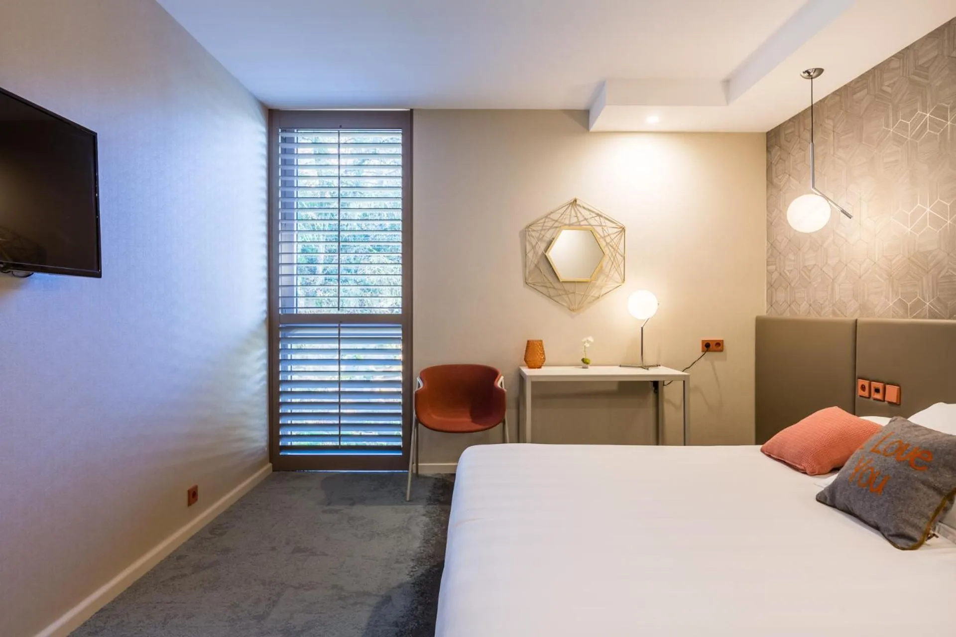 Bed in Hôtel Restaurant du Château de la Tour