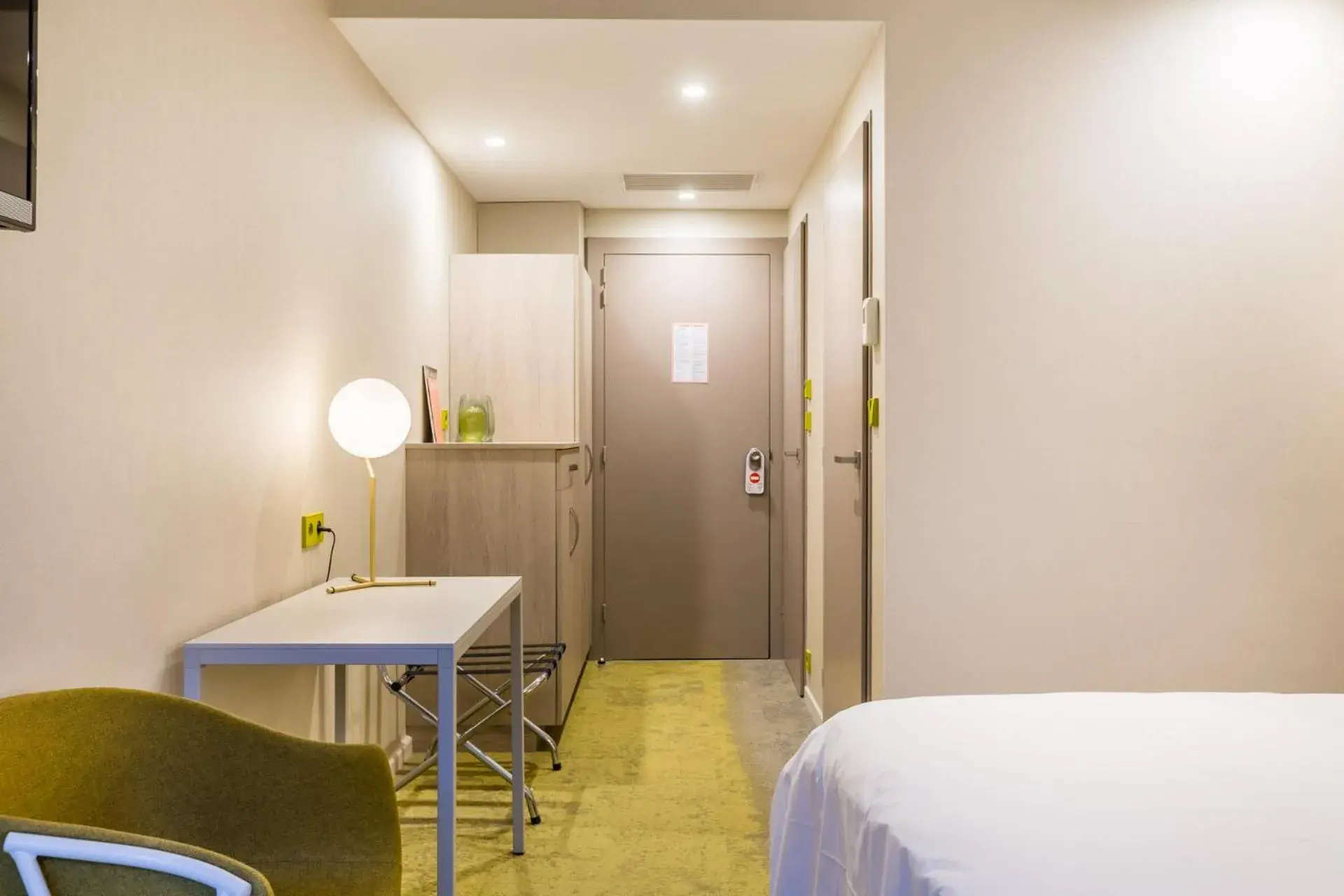 Superior Triple Room in Hôtel Restaurant du Château de la Tour Superior Triple Room in Hôtel Restaurant du Château de la Tour