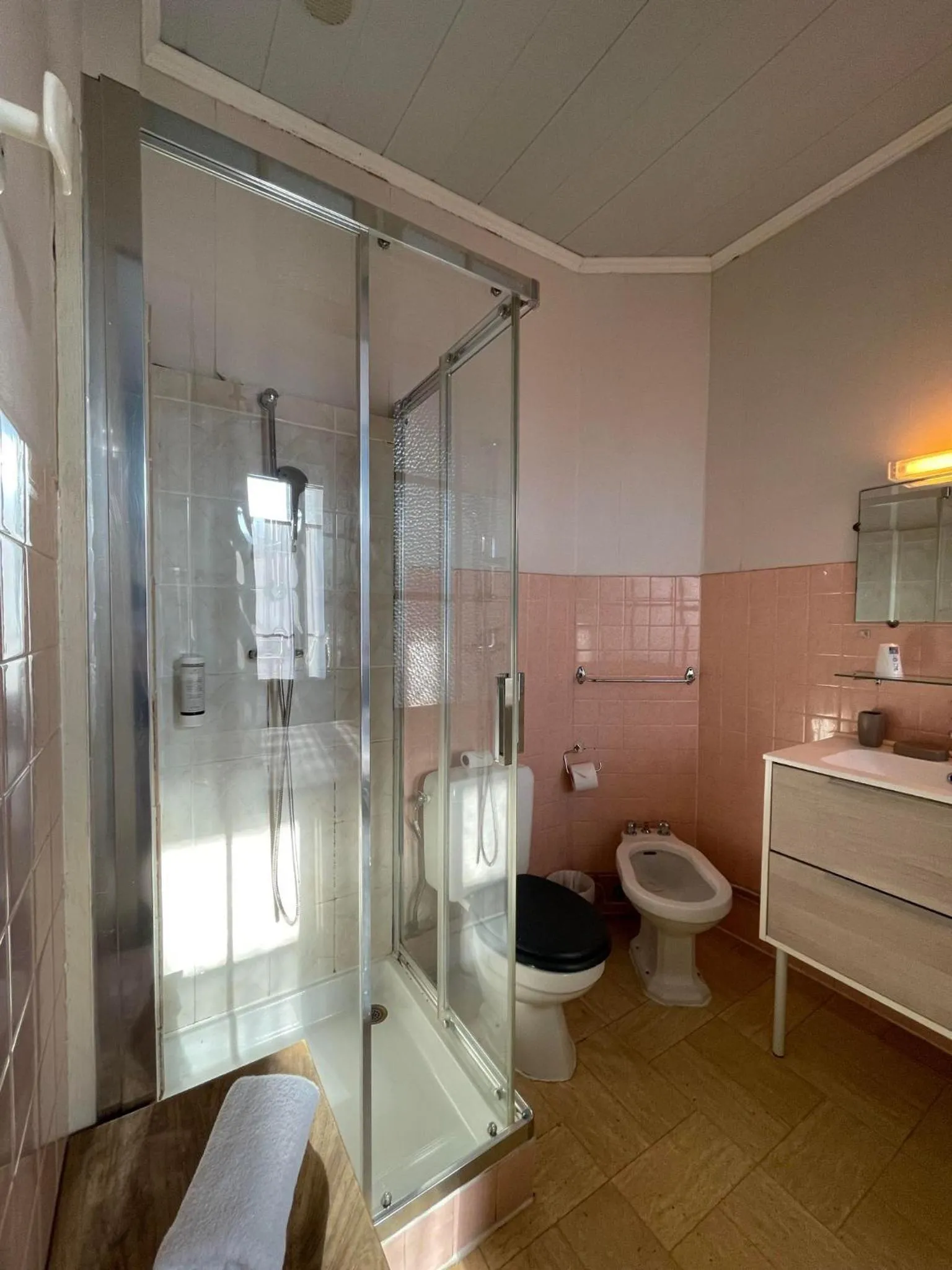 Bathroom in Authentic by Balladins, Hôtel Le Carré d'Aix