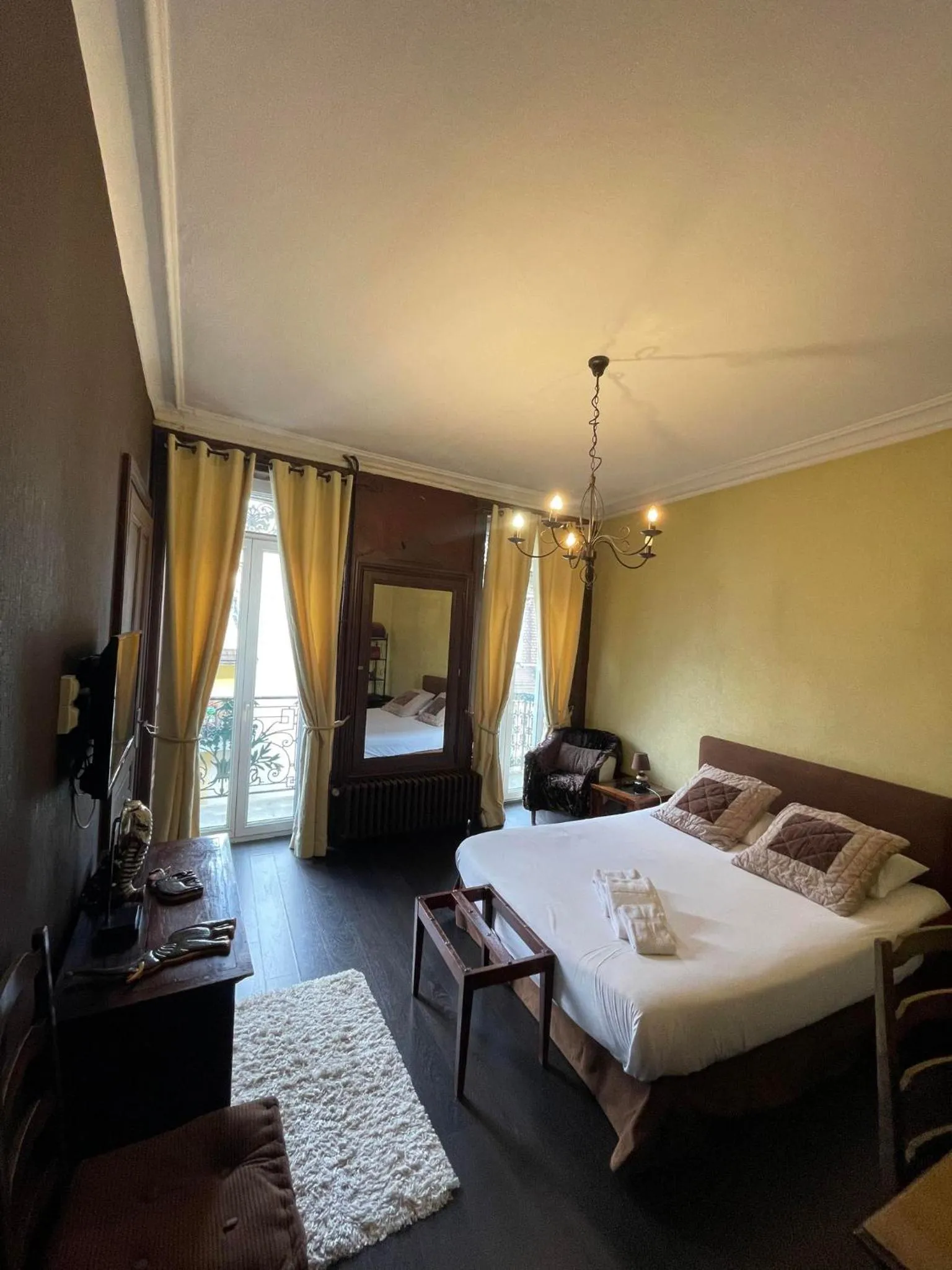 Photo of the whole room, Bed in Authentic by Balladins, Hôtel Le Carré d'Aix