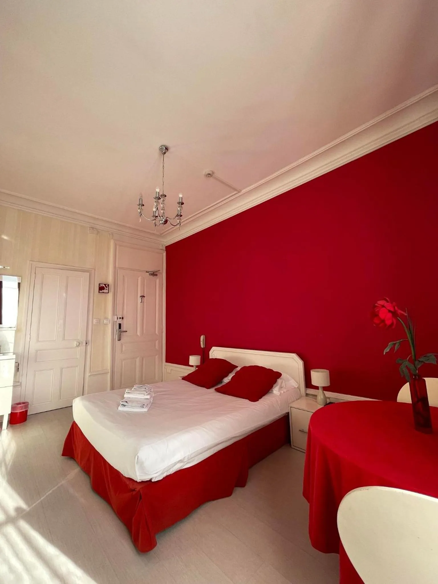 Photo of the whole room, Bed in Authentic by Balladins, Hôtel Le Carré d'Aix