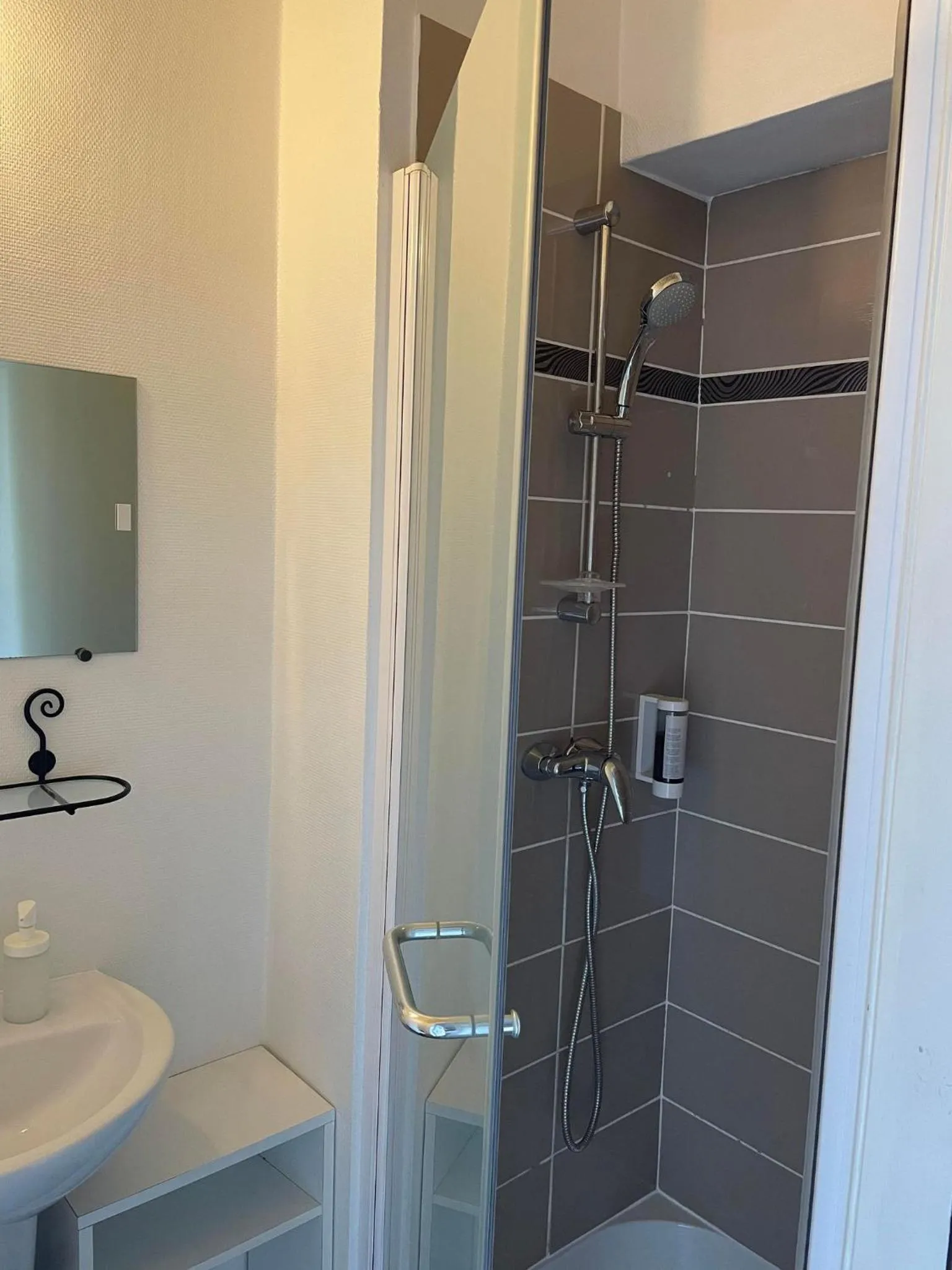 Bathroom in Authentic by Balladins, Hôtel Le Carré d'Aix