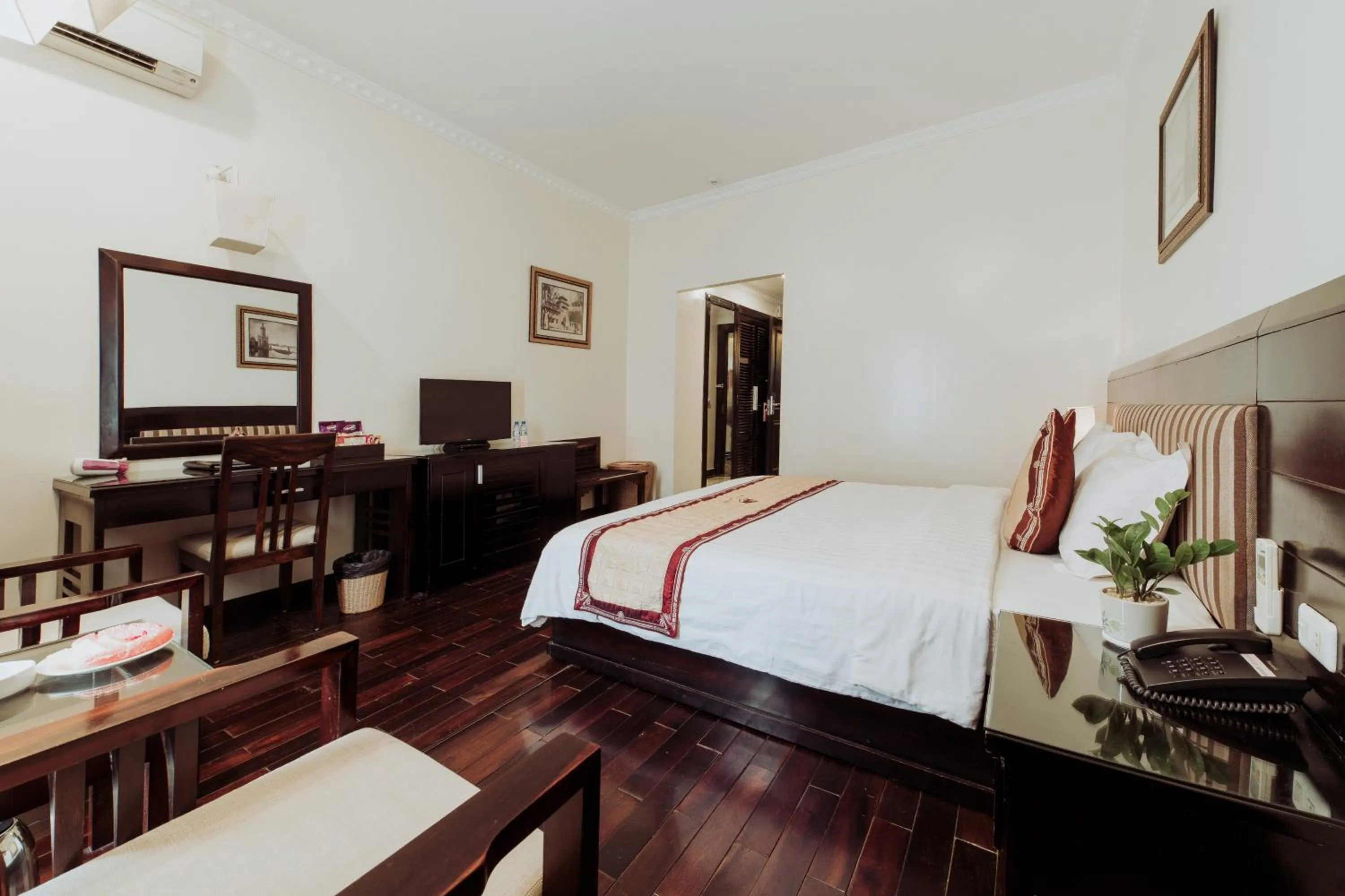 Bedroom, Bed in White Palace Thai Binh Hotel