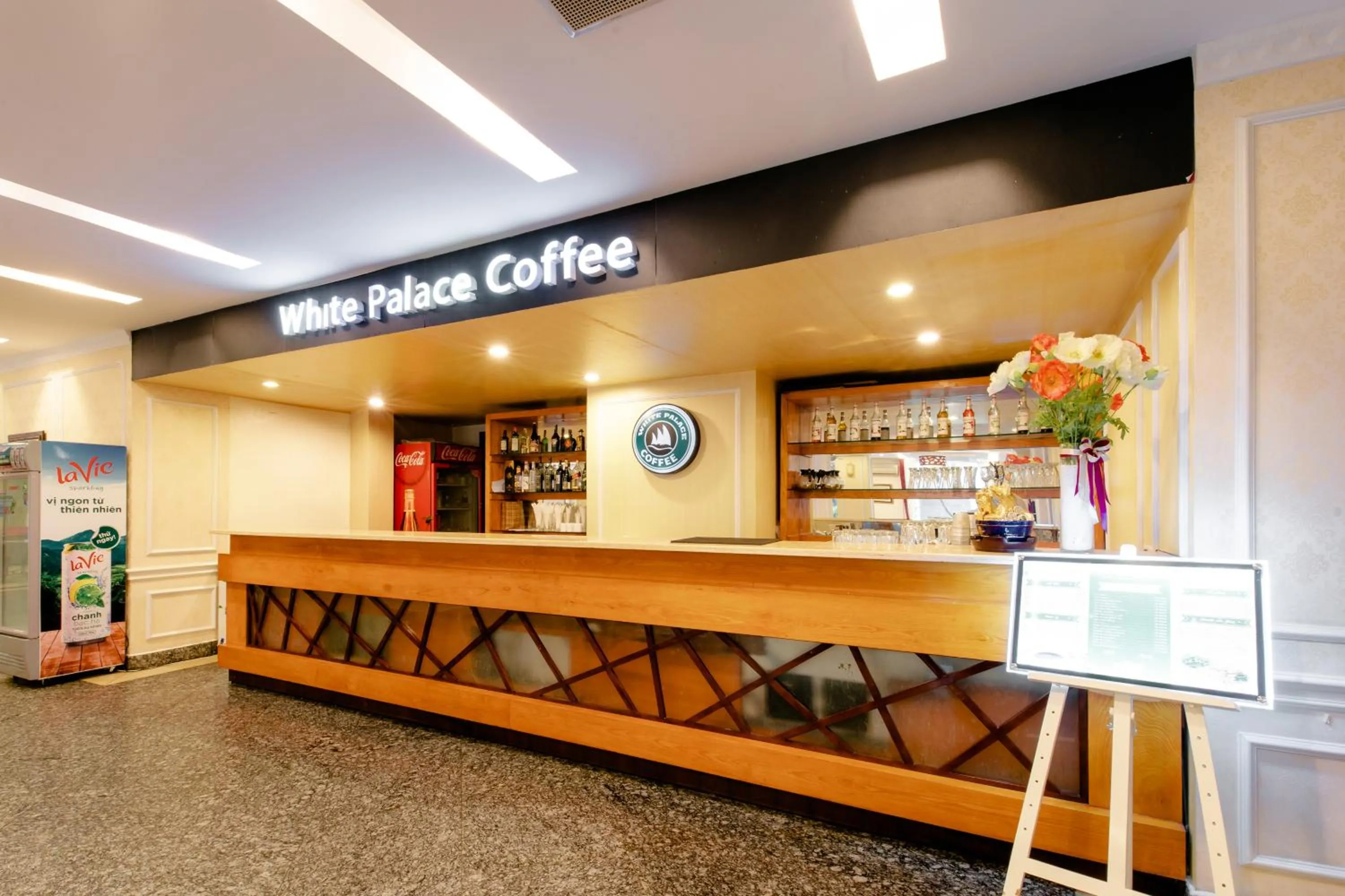 Restaurant/places to eat in White Palace Thai Binh Hotel