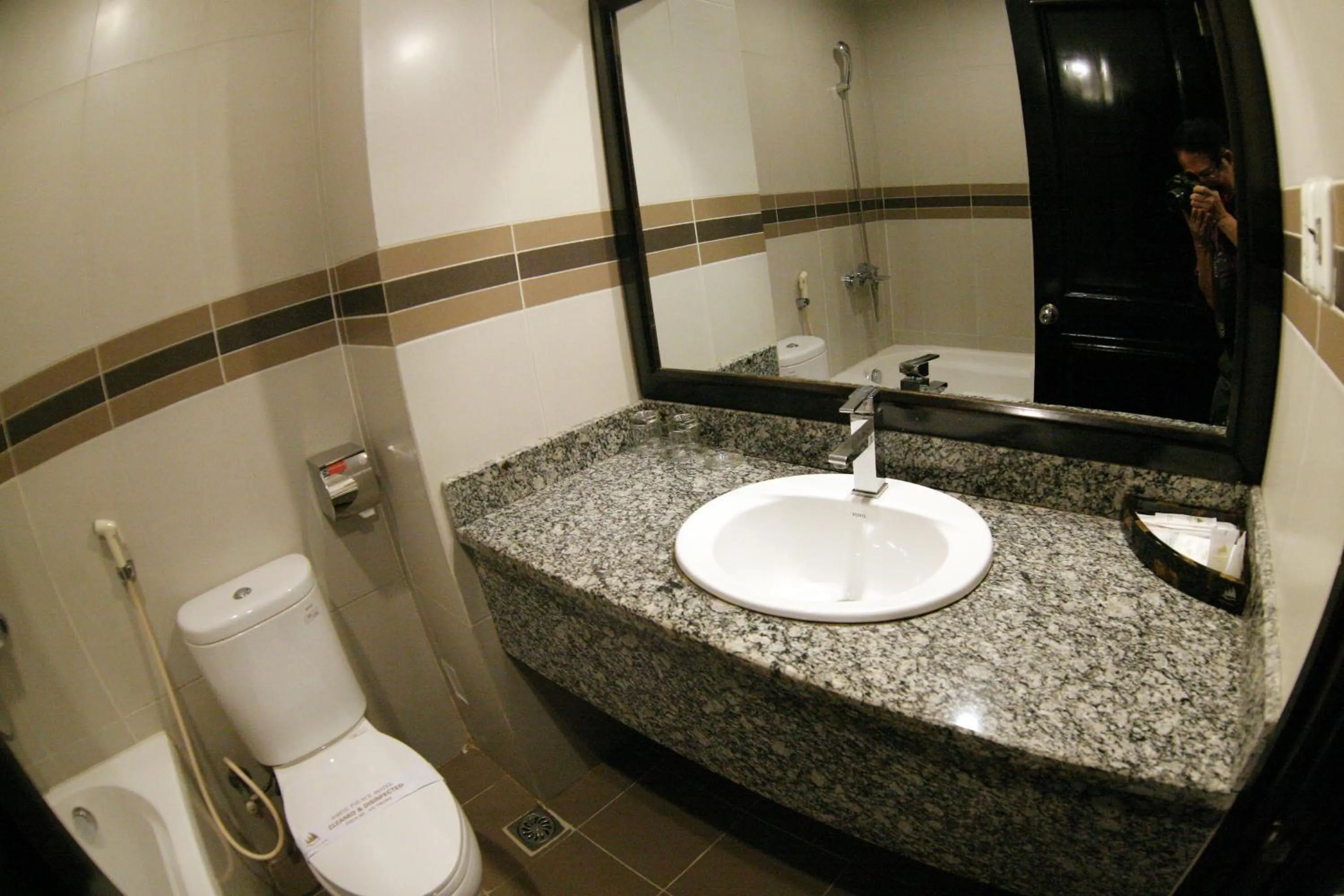 Bathroom in White Palace Thai Binh Hotel