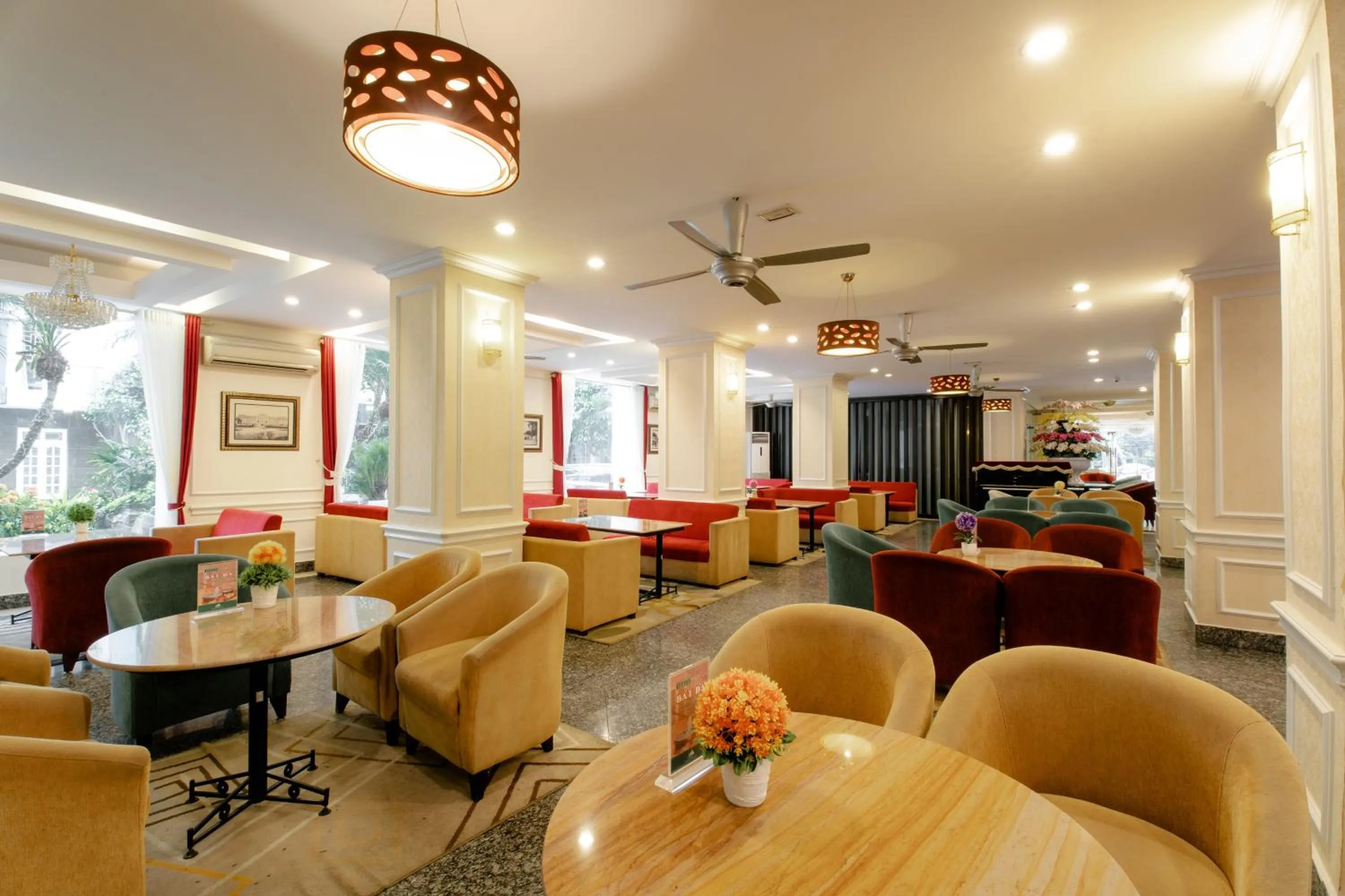Restaurant/places to eat in White Palace Thai Binh Hotel