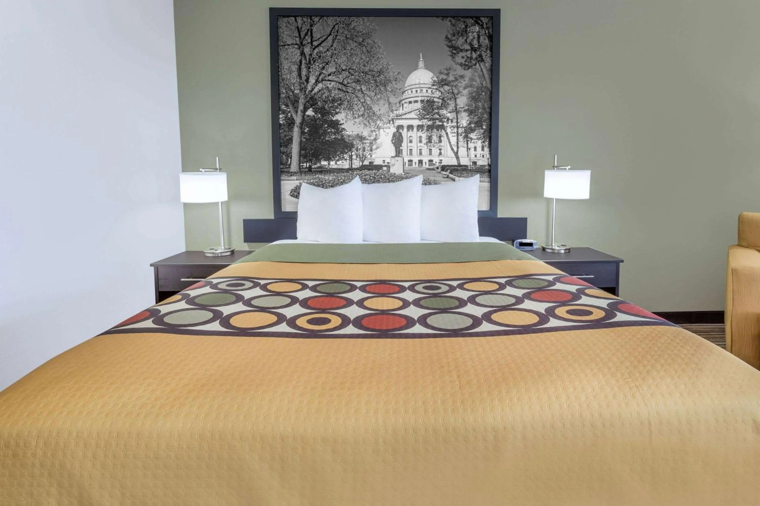 Photo of the whole room, Bed in Super 8 by Wyndham Madison South