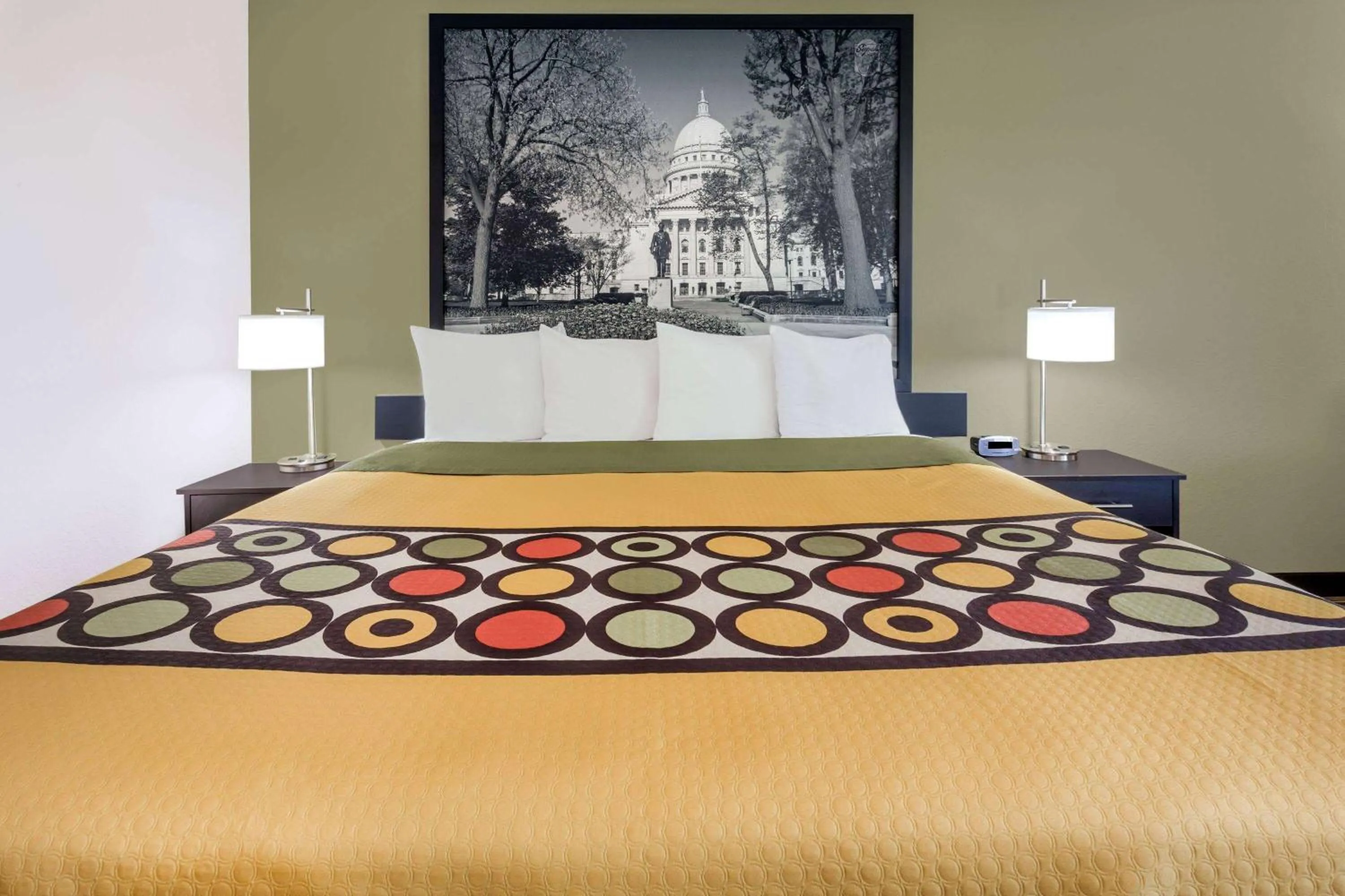 Photo of the whole room, Bed in Super 8 by Wyndham Madison South