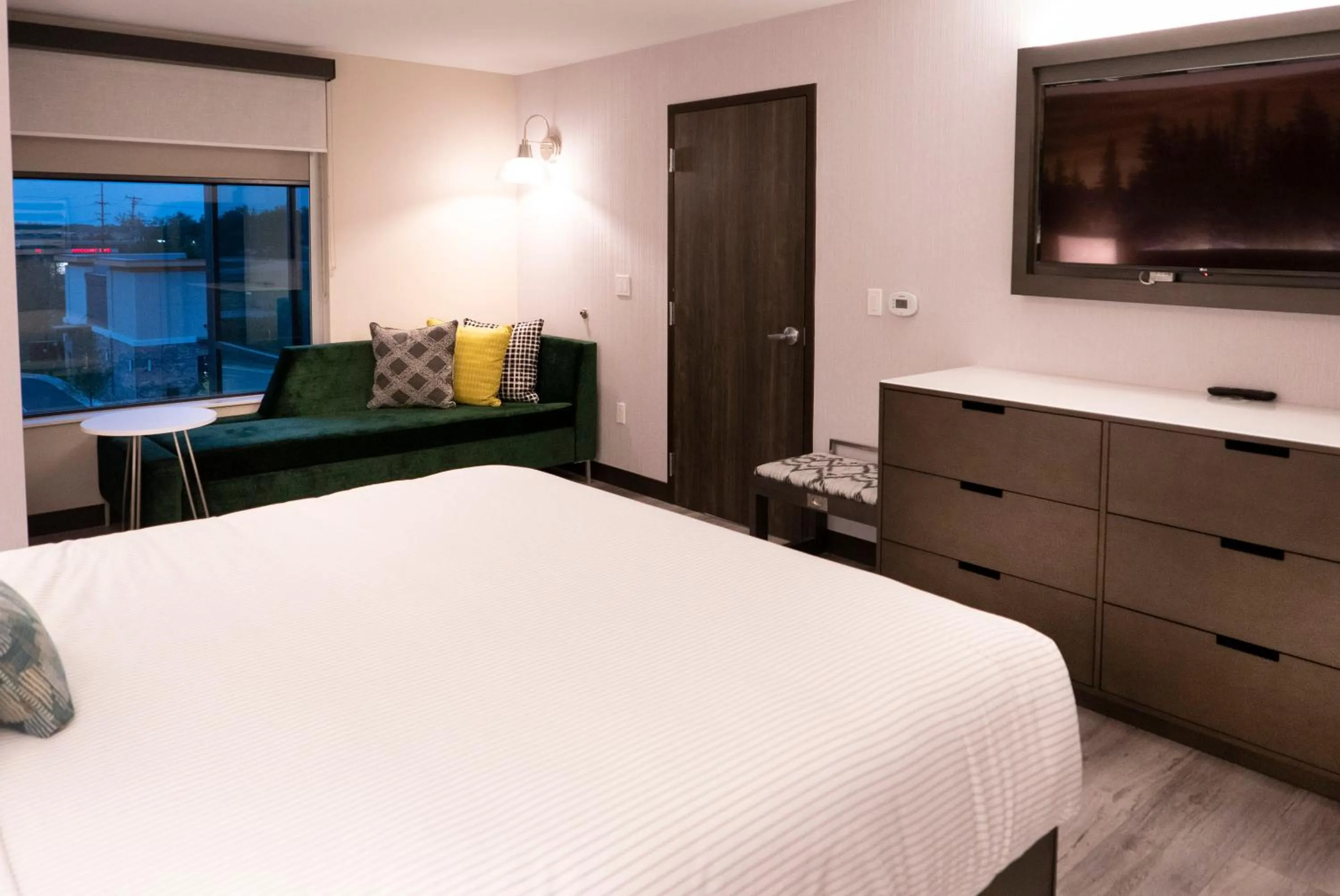 Bedroom, Bed in Cambria Hotel Shelby Township - Detroit Utica