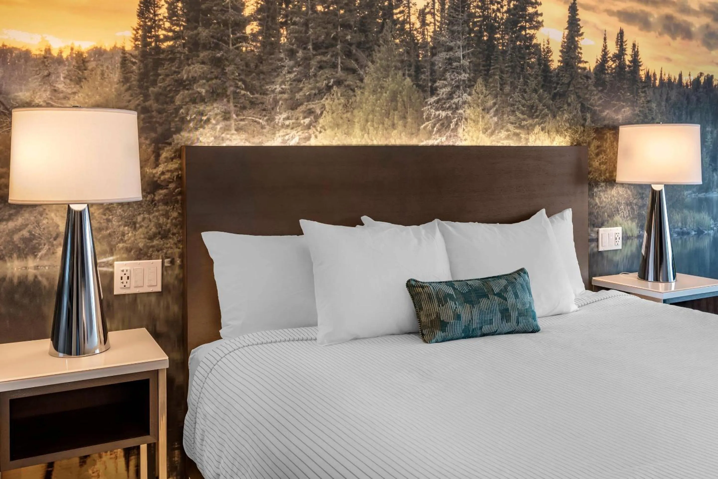 Bedroom, Bed in Cambria Hotel Shelby Township - Detroit Utica