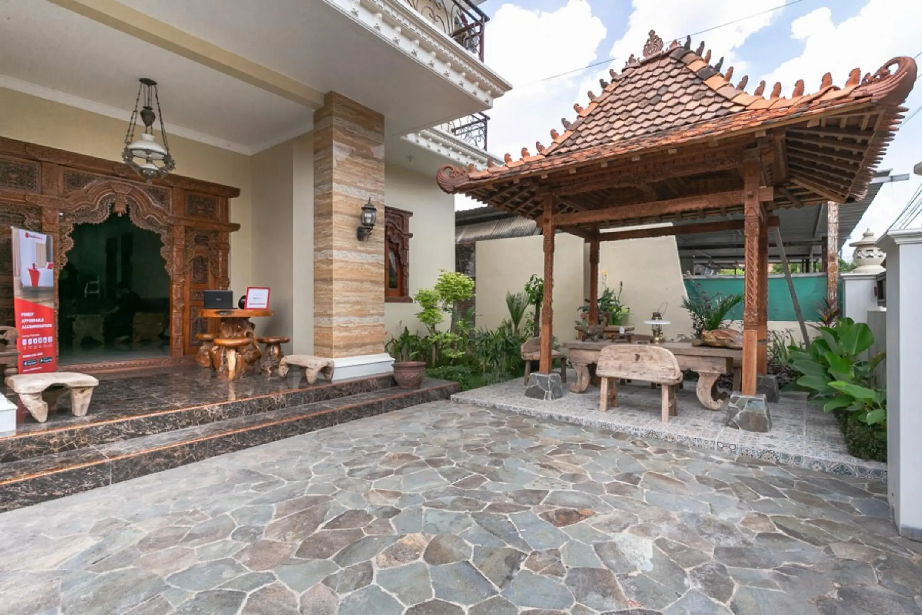 RedDoorz Syariah near Exit Toll Banyumanik Semarang RedDoorz Syariah near Exit Toll Banyumanik Semarang