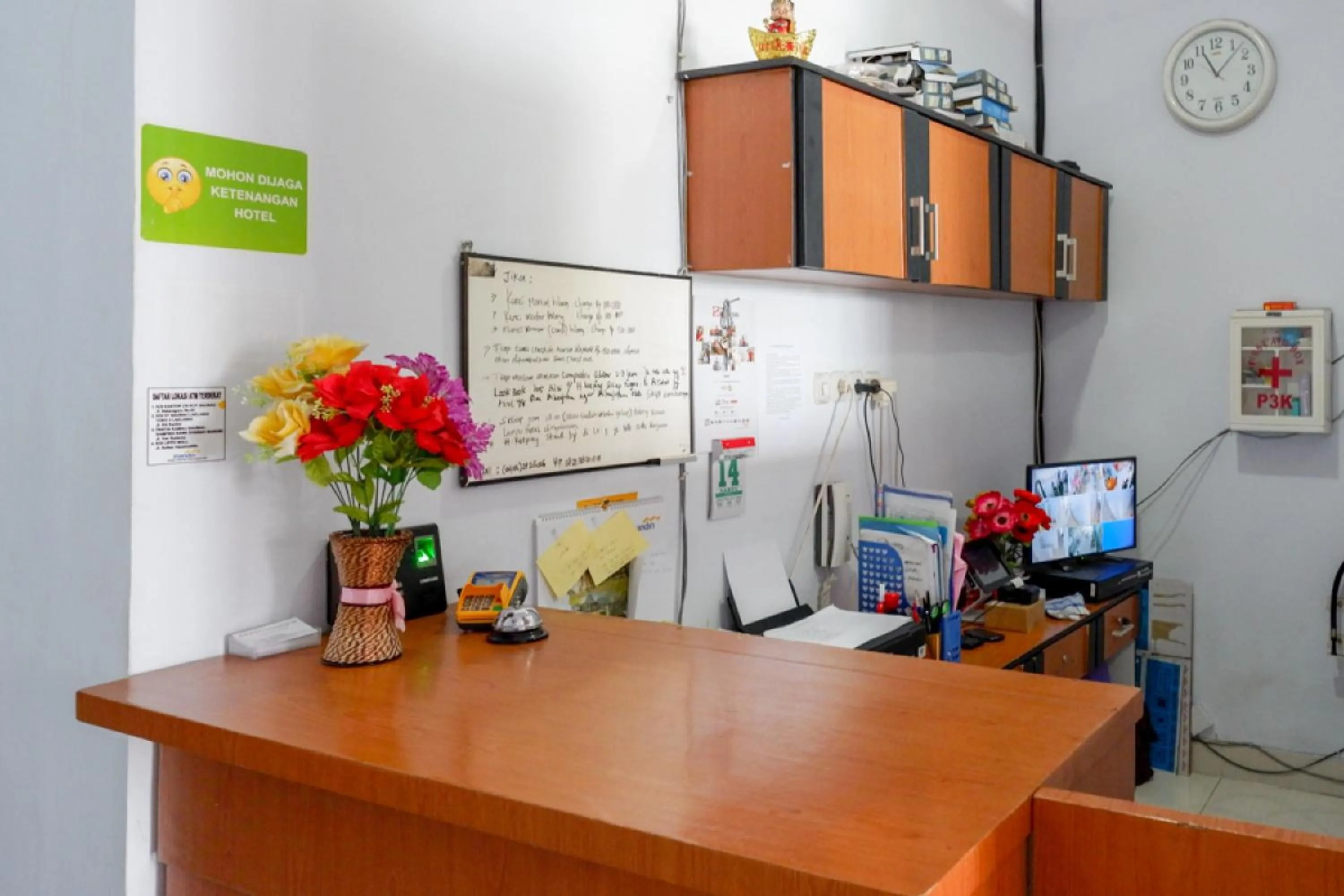 Facade/entrance in RedDoorz @ Hotel Bravo Pantai Kamali Bau Bau