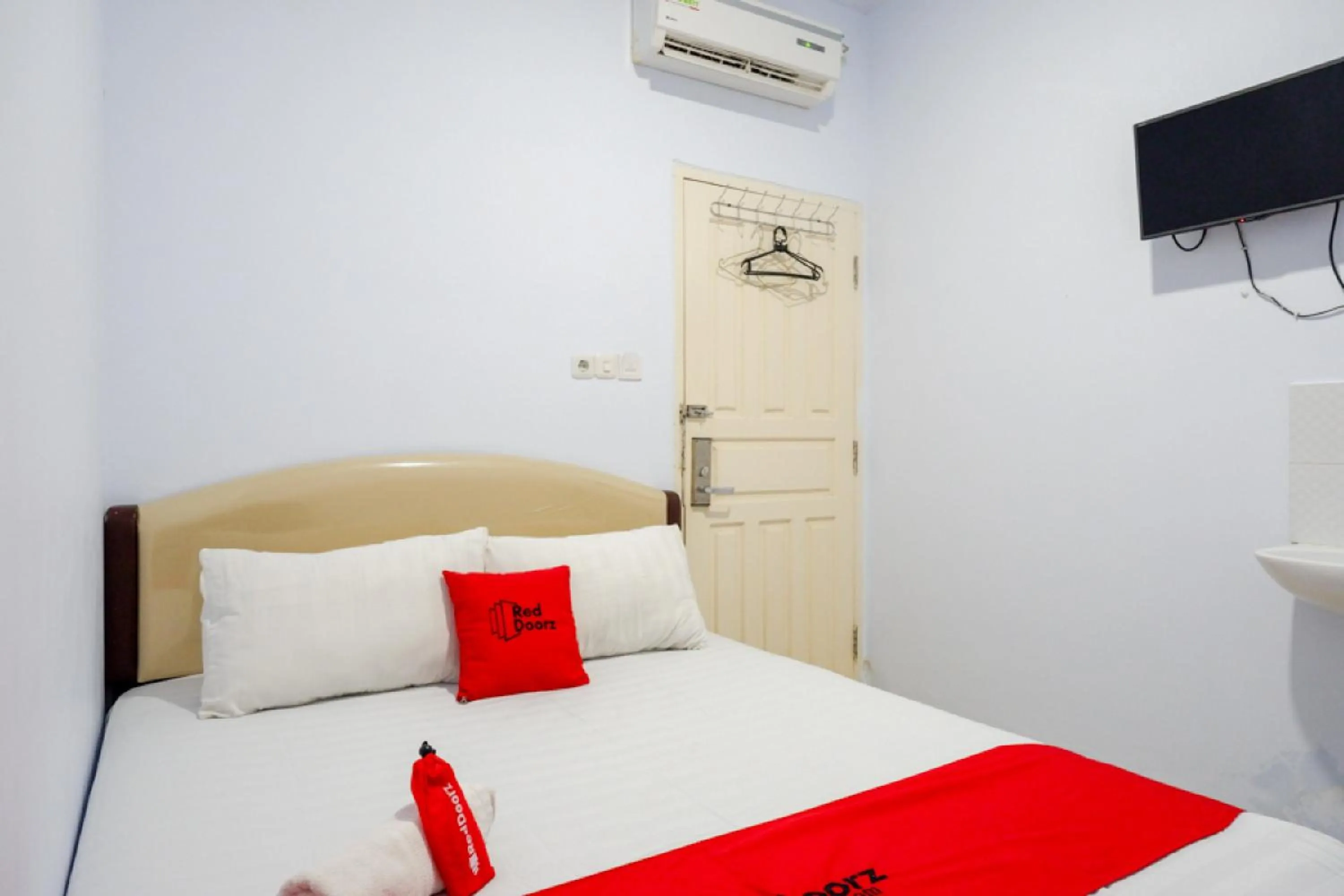 Bed in RedDoorz @ Hotel Bravo Pantai Kamali Bau Bau