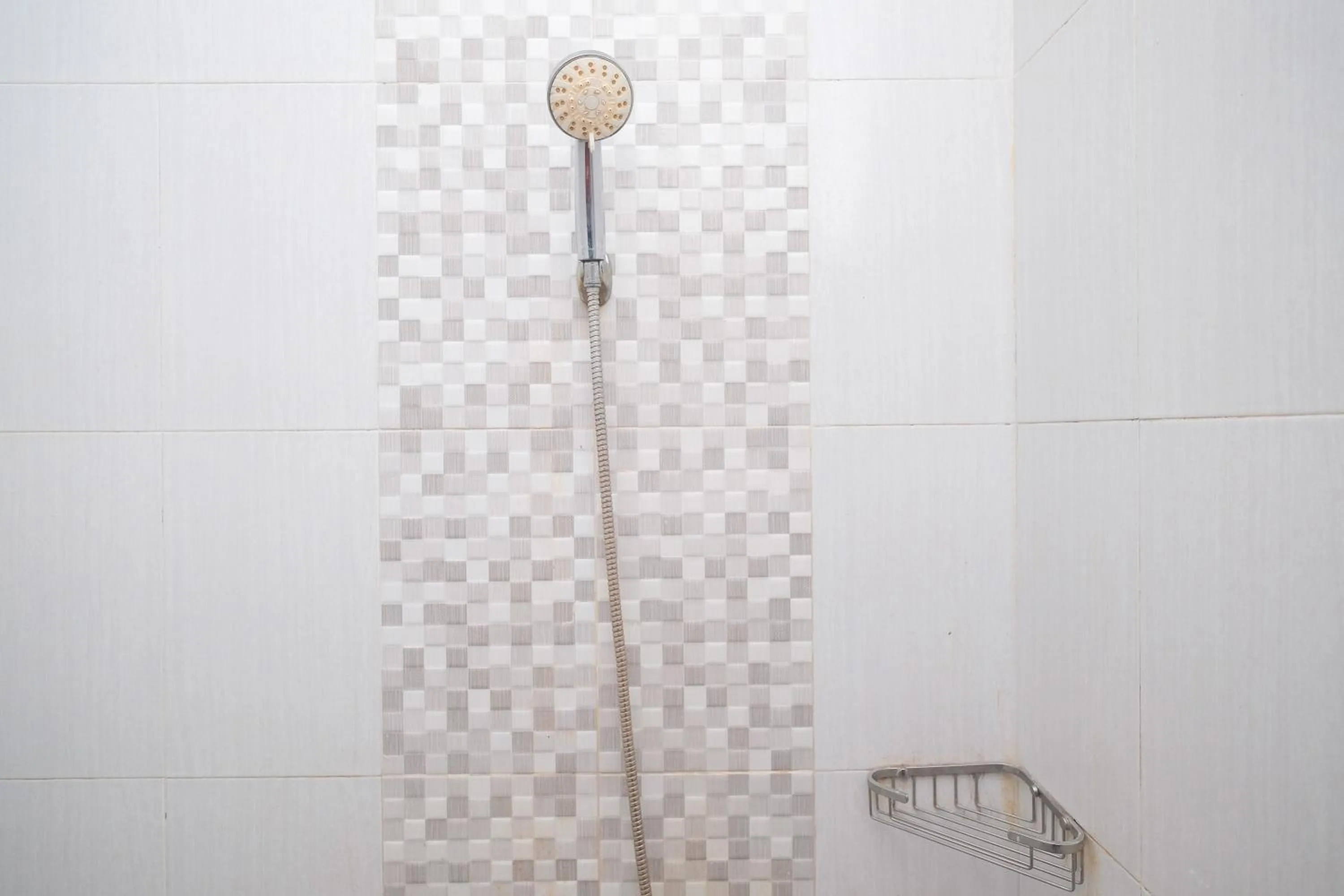 Bathroom in RedDoorz Syariah near Pascasarjana UGM 3