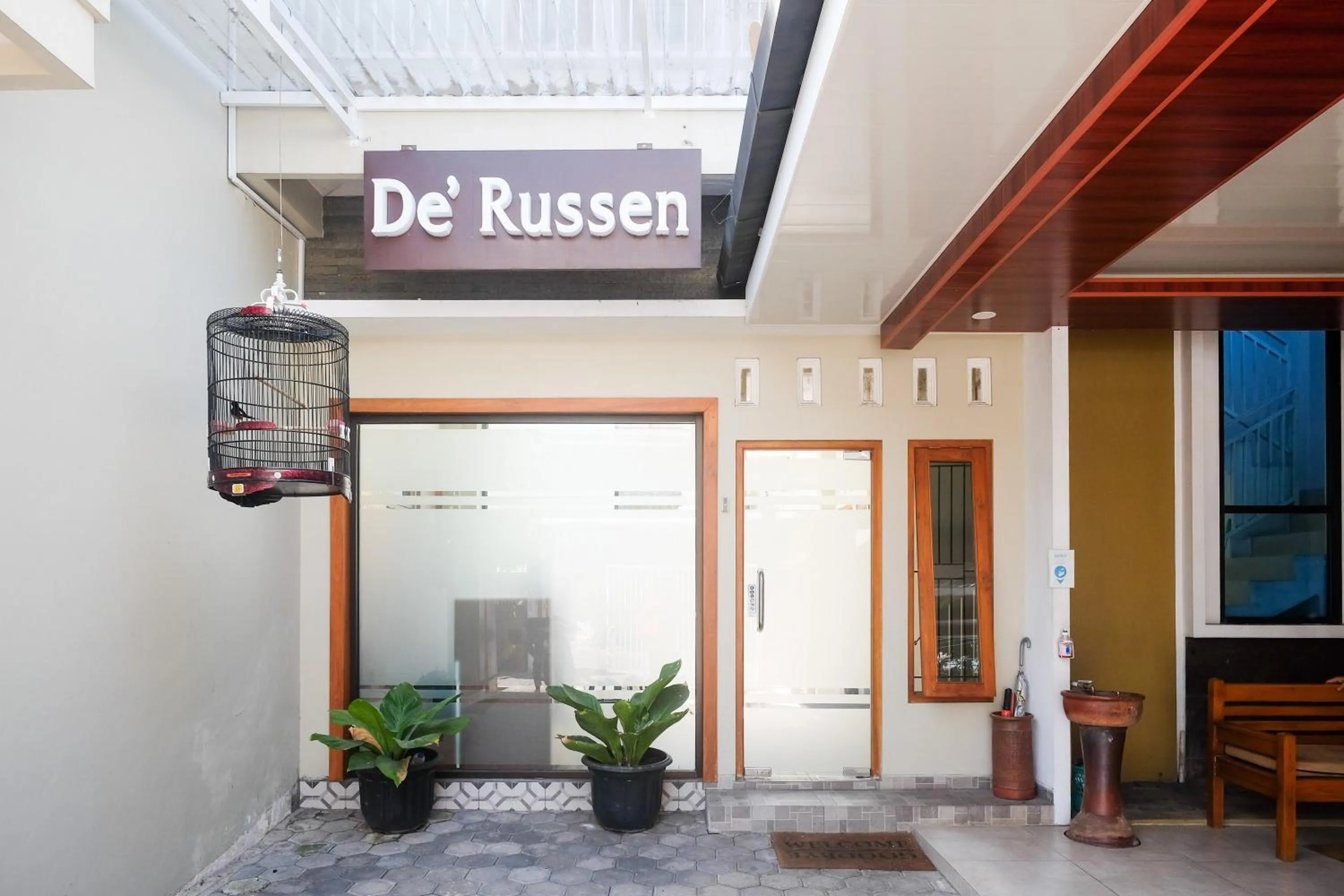 Facade/entrance in RedDoorz Syariah near Pascasarjana UGM 3