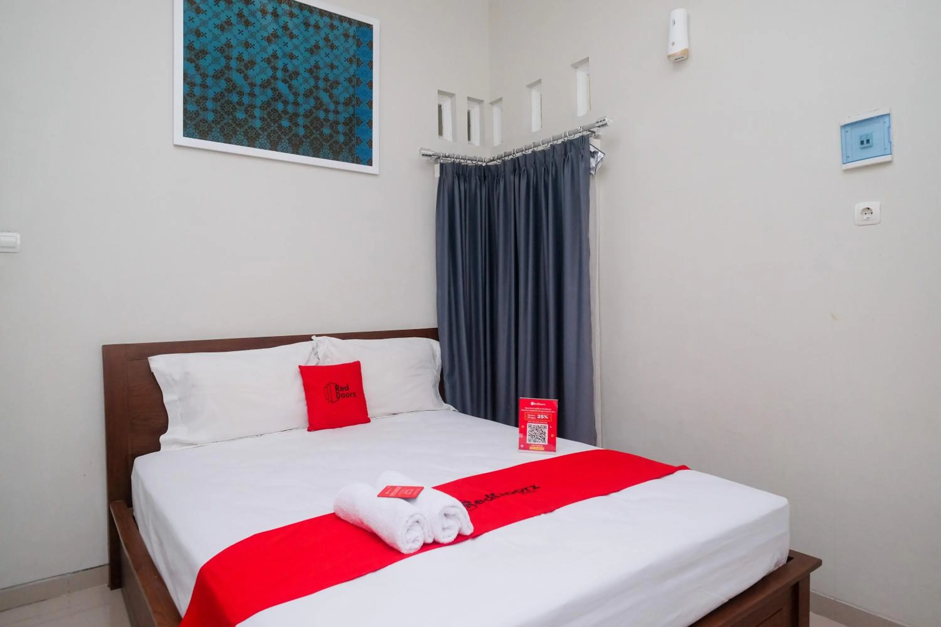 Bed in RedDoorz Syariah near Pascasarjana UGM 3