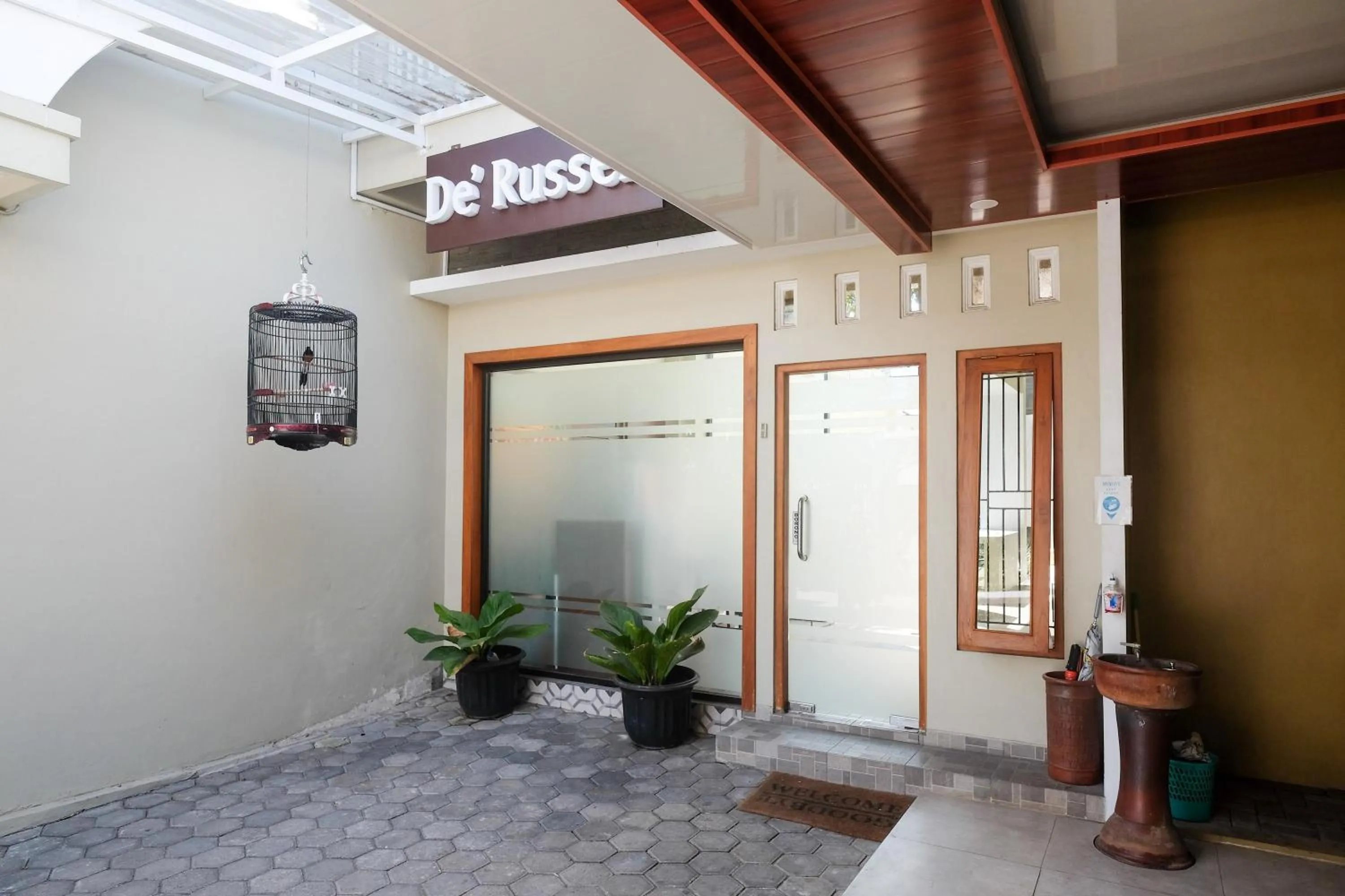 Facade/entrance in RedDoorz Syariah near Pascasarjana UGM 3