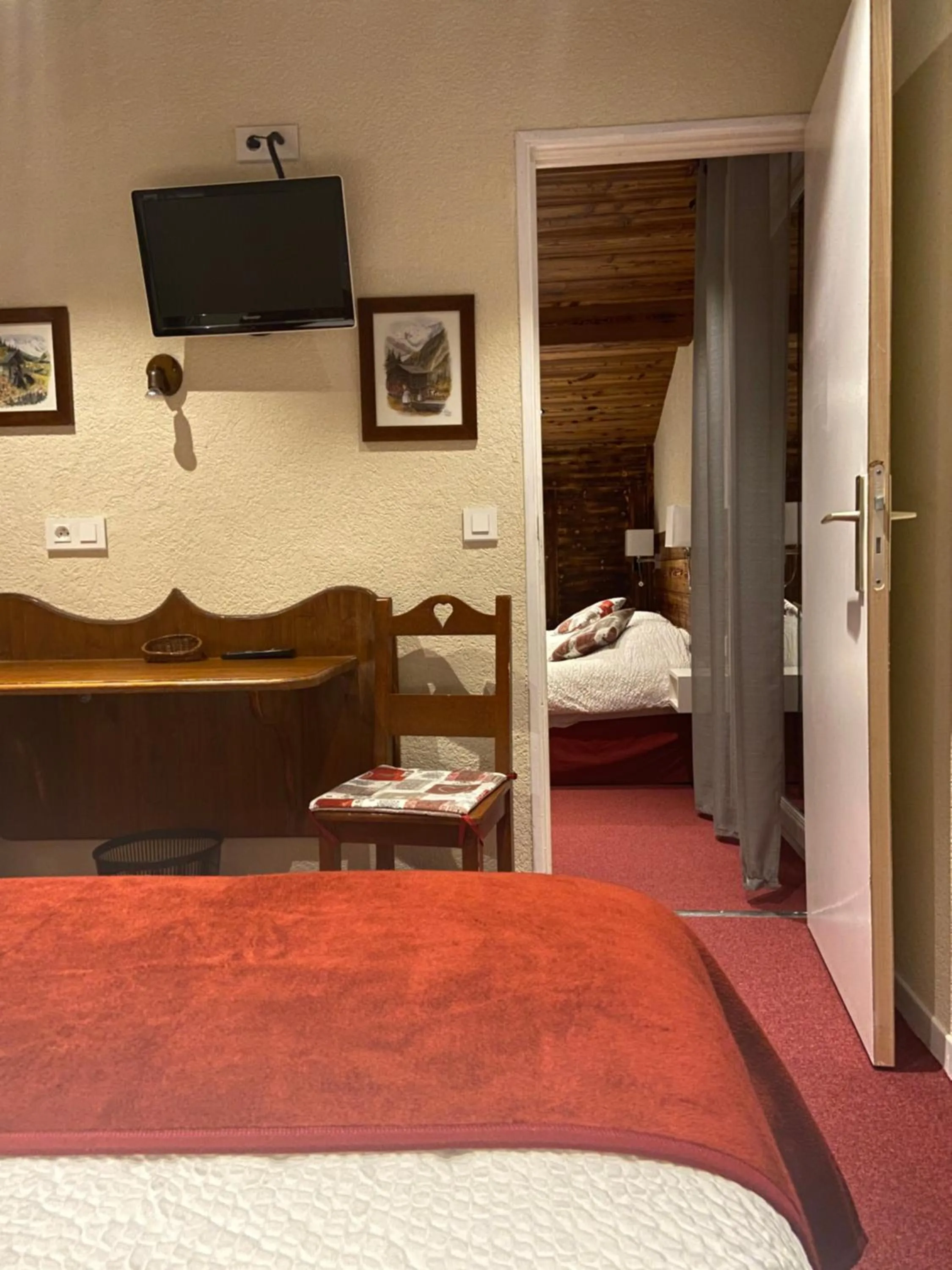 Bedroom, Bed in Auberge de la Dranse