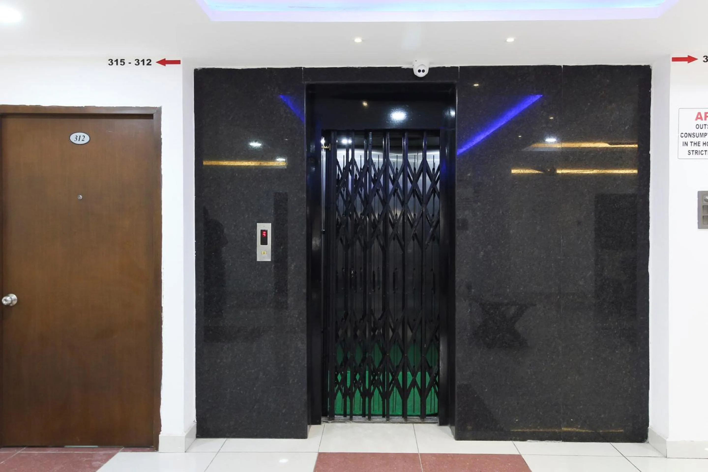 Lobby or reception in Super Collection O Mythri Hotel Near By ECIL, AS RAO Nagar, Sainikpuri