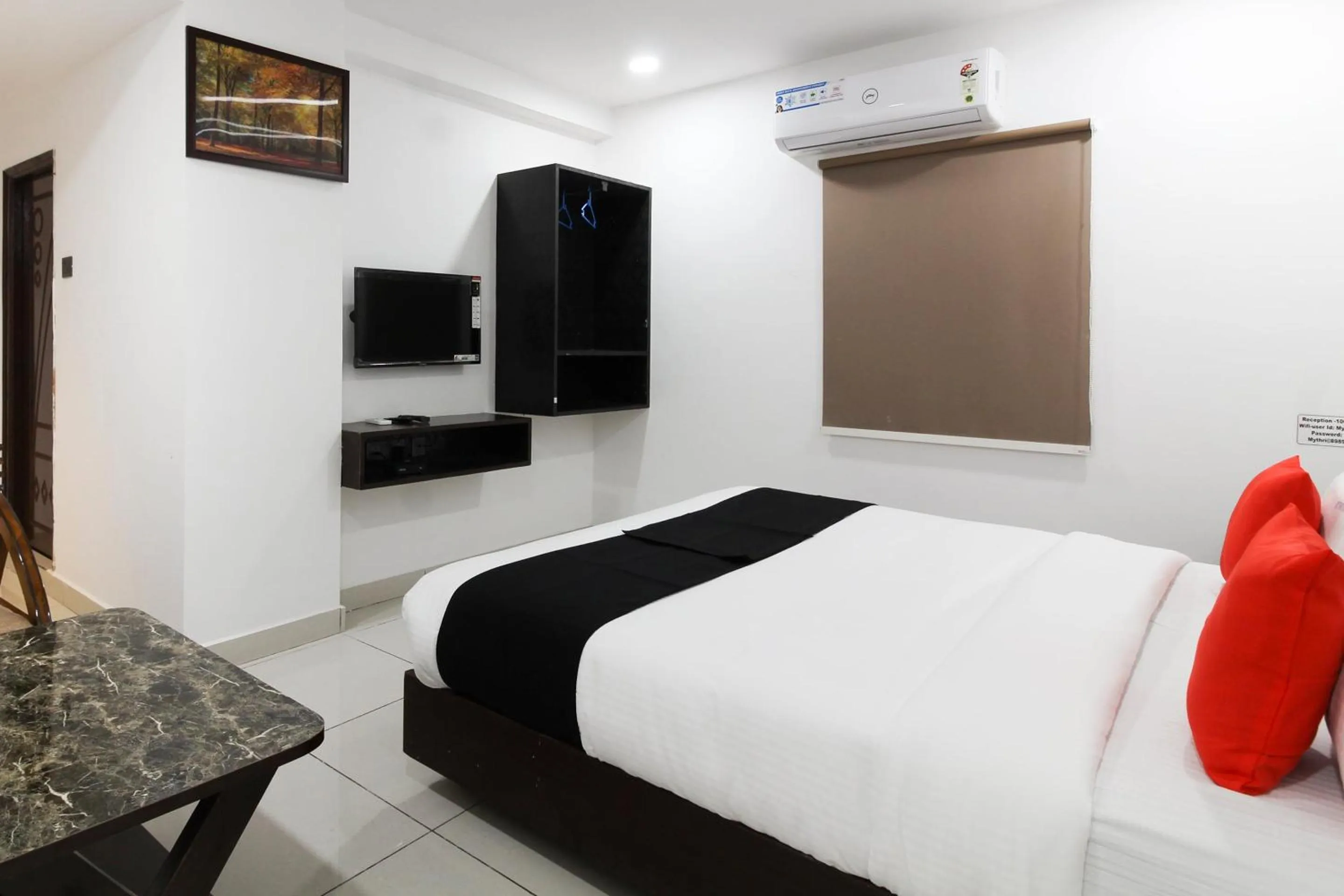 Bathroom, Bed in Super Collection O Mythri Hotel Near By ECIL, AS RAO Nagar, Sainikpuri