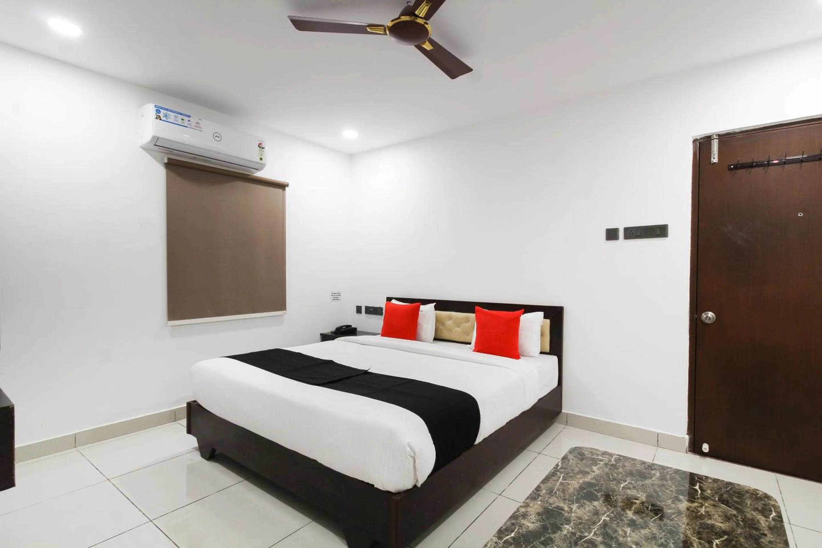 Bedroom, Bed in Super Collection O Mythri Hotel Near By ECIL, AS RAO Nagar, Sainikpuri