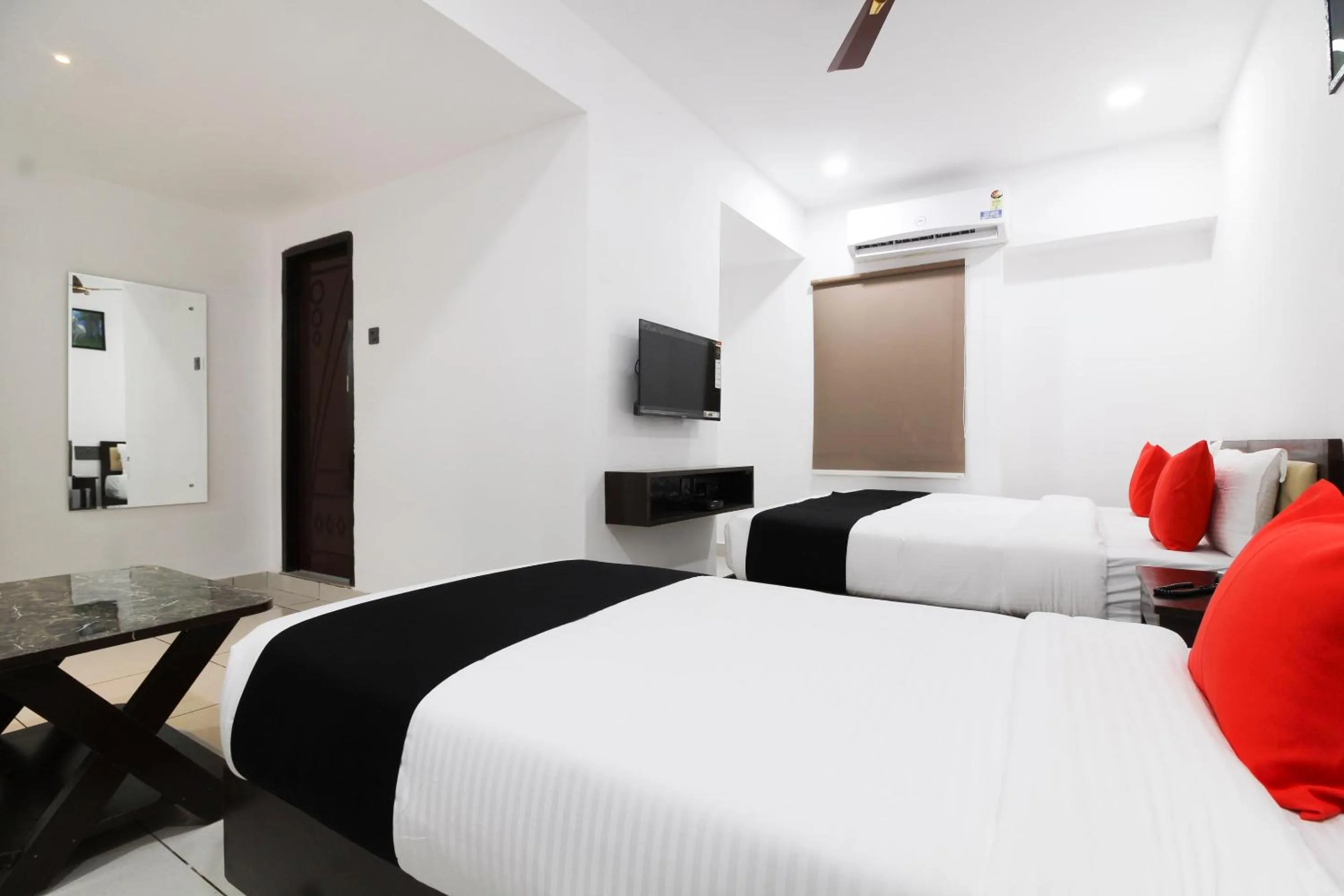 Bedroom, Bed in Super Collection O Mythri Hotel Near By ECIL, AS RAO Nagar, Sainikpuri