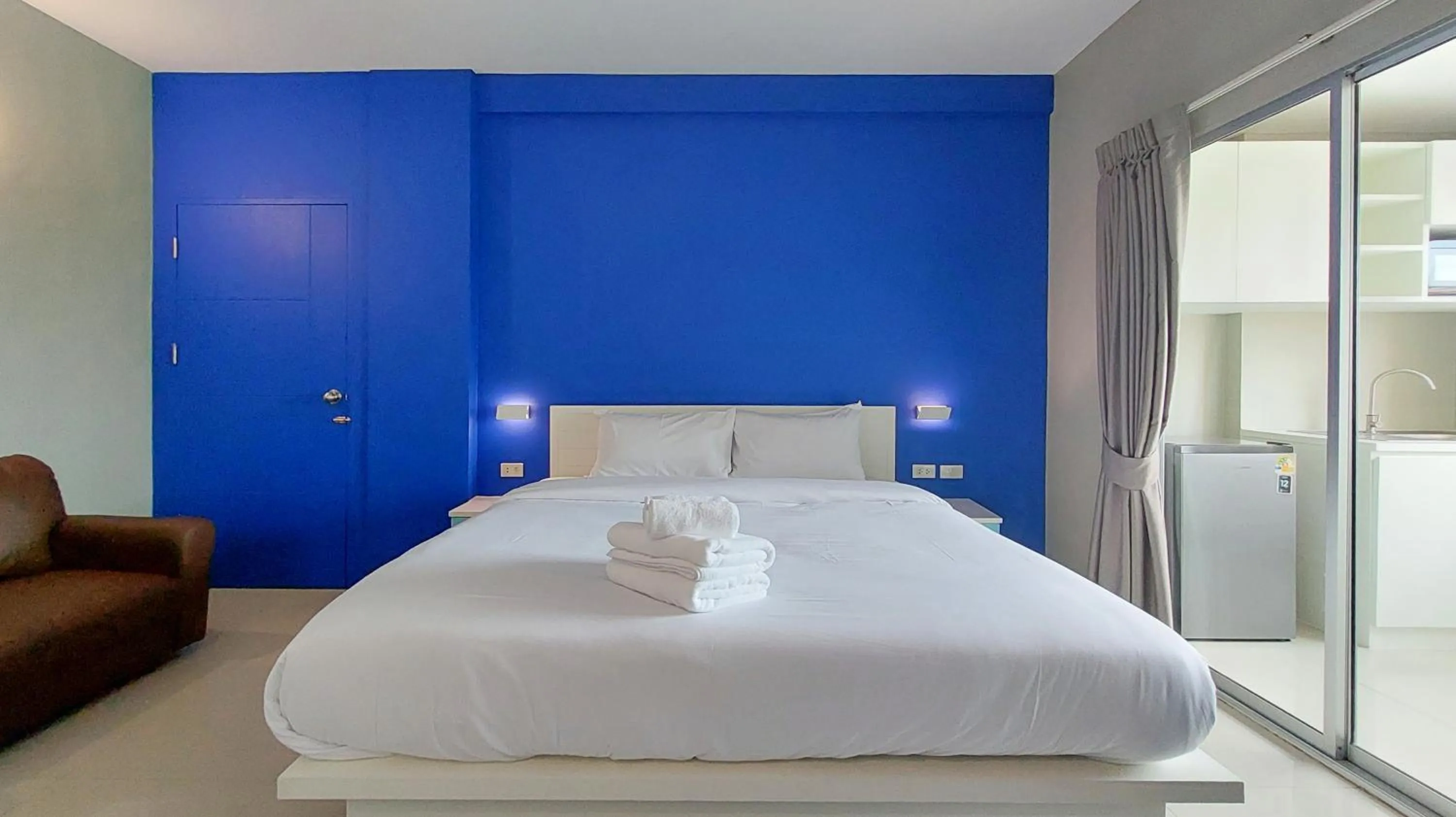 Bed in Fullroom 77 Srinakarin