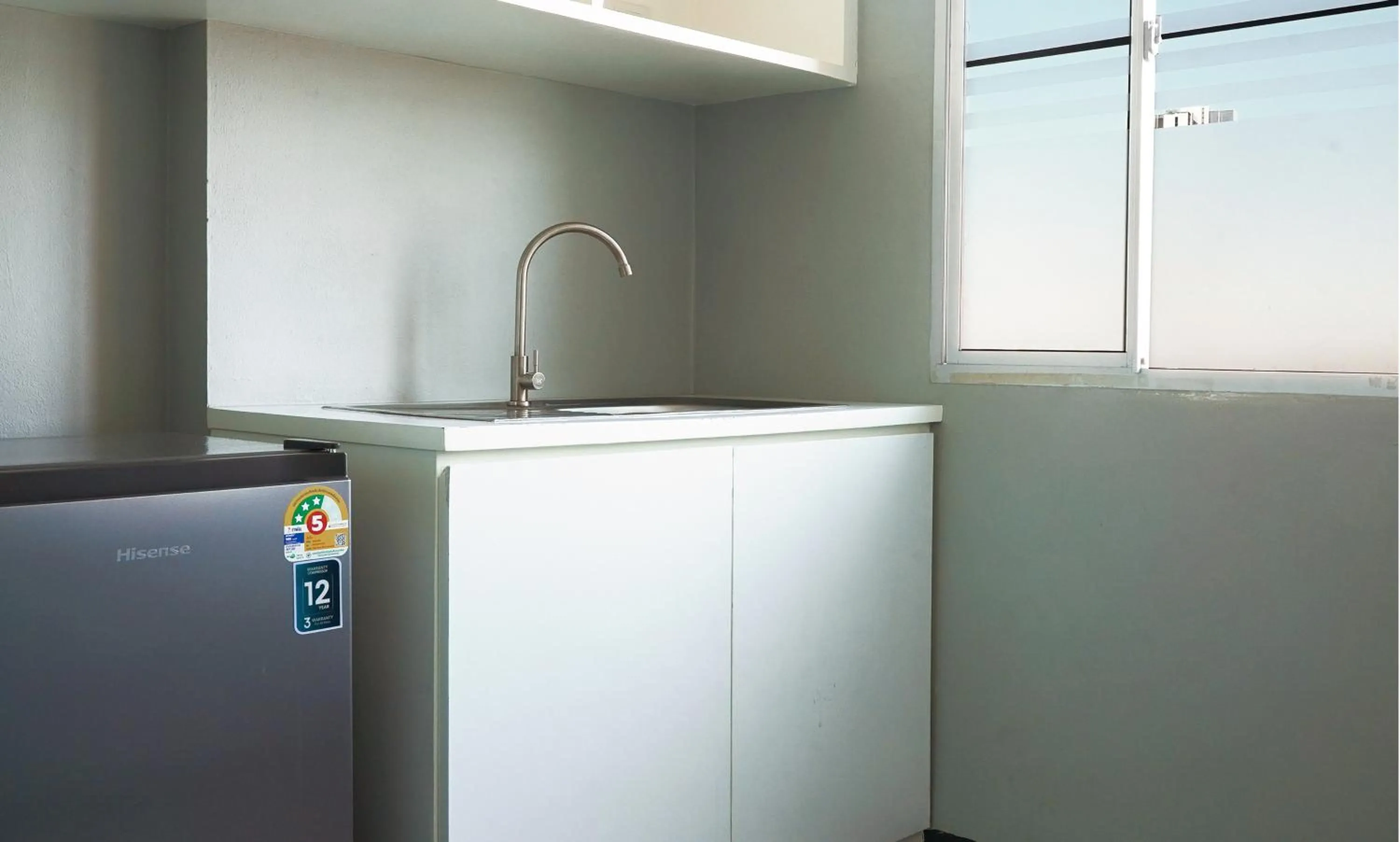 Kitchen or kitchenette in Fullroom 77 Srinakarin