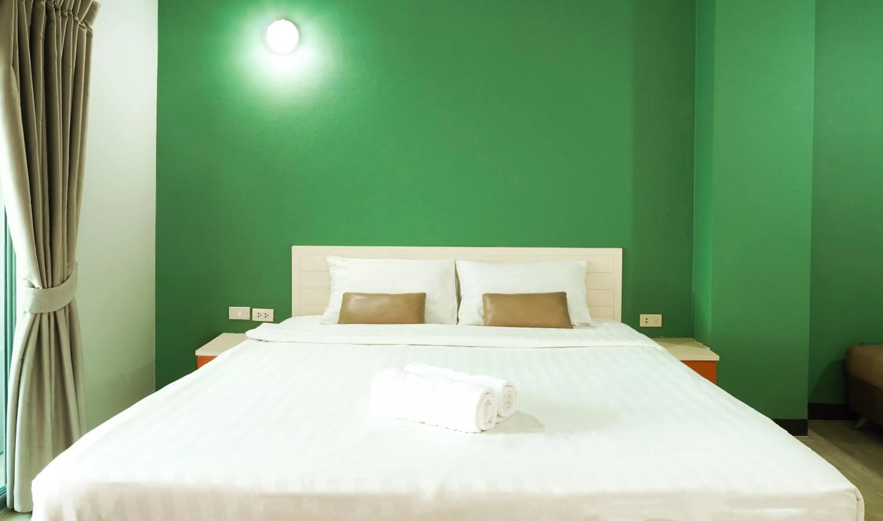 Bed in Fullroom 77 Srinakarin