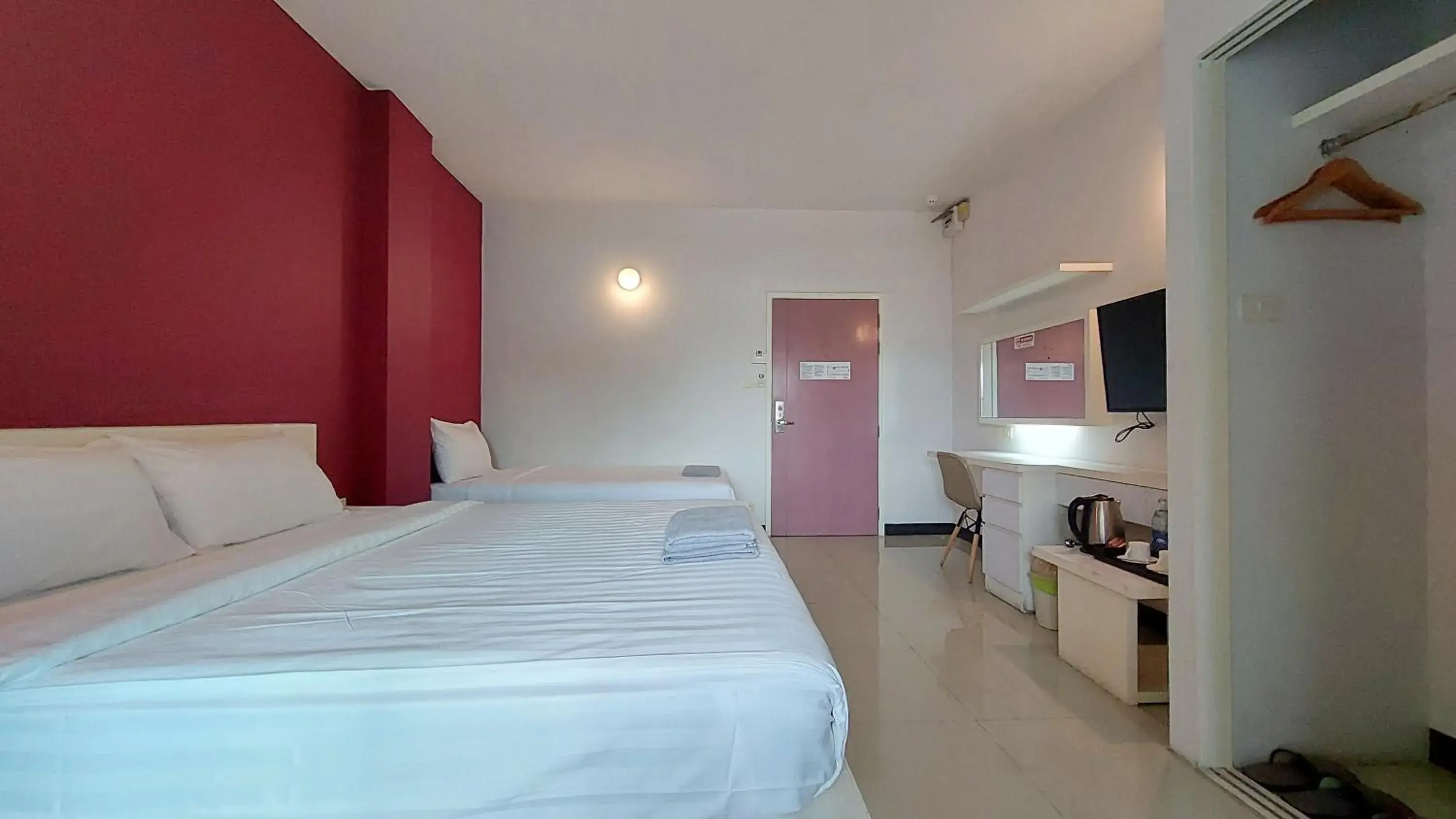 Triple Room in Fullroom 77 Srinakarin Triple Room in Fullroom 77 Srinakarin