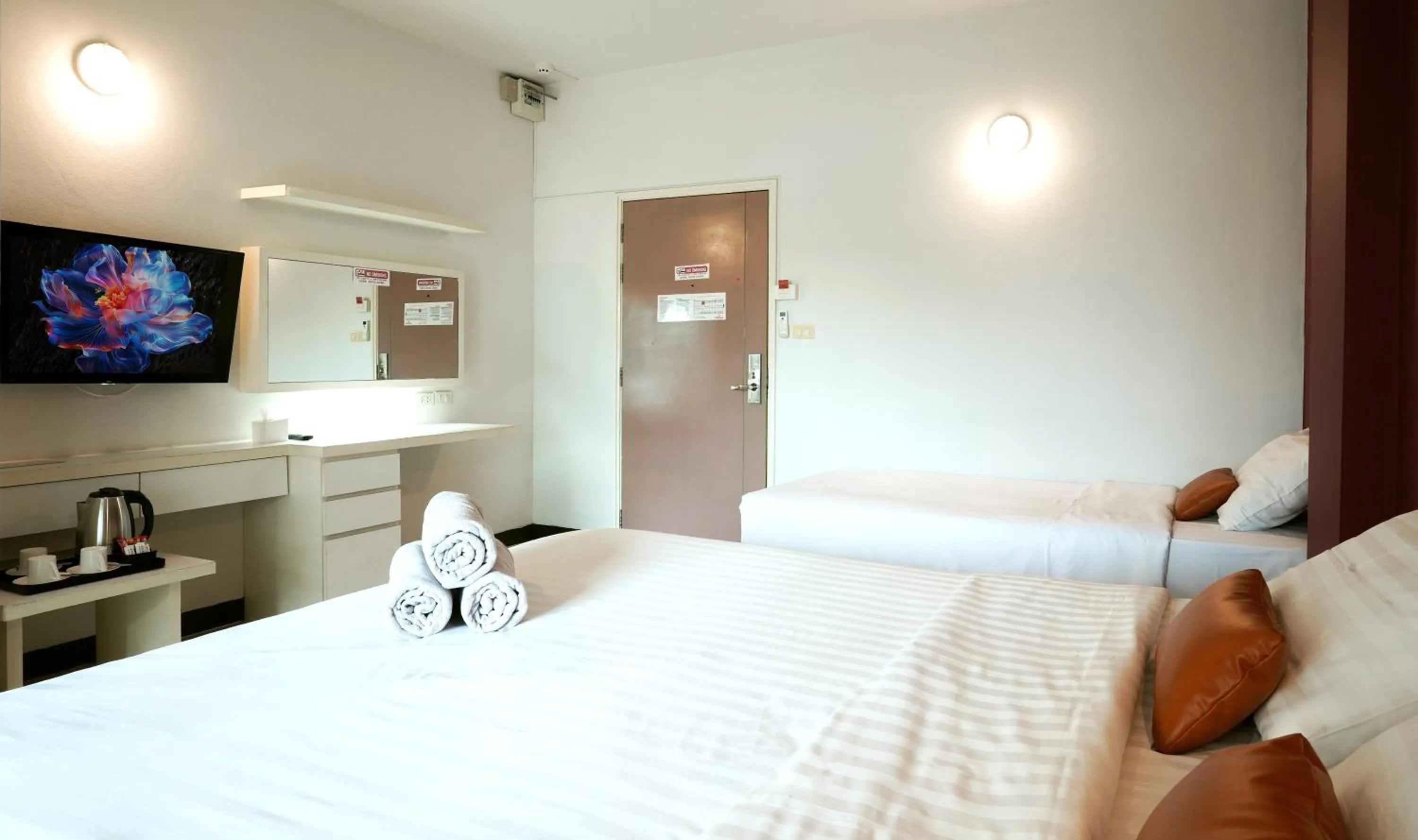 Bed in Fullroom 77 Srinakarin