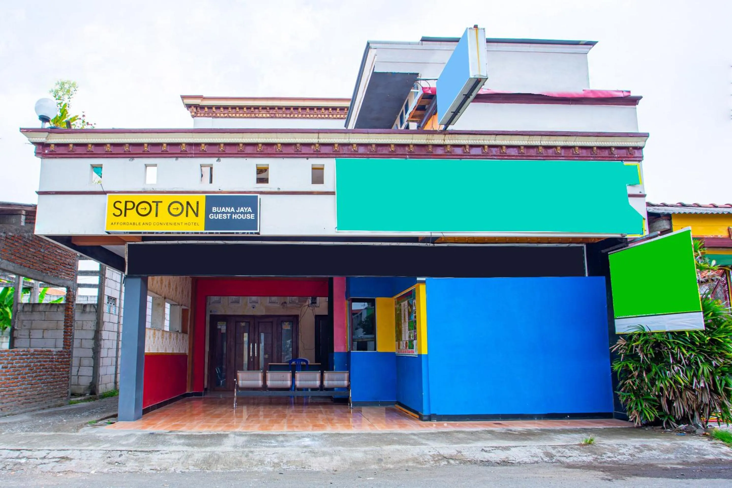 Facade/entrance in Hotel O Buana Jaya Guest House