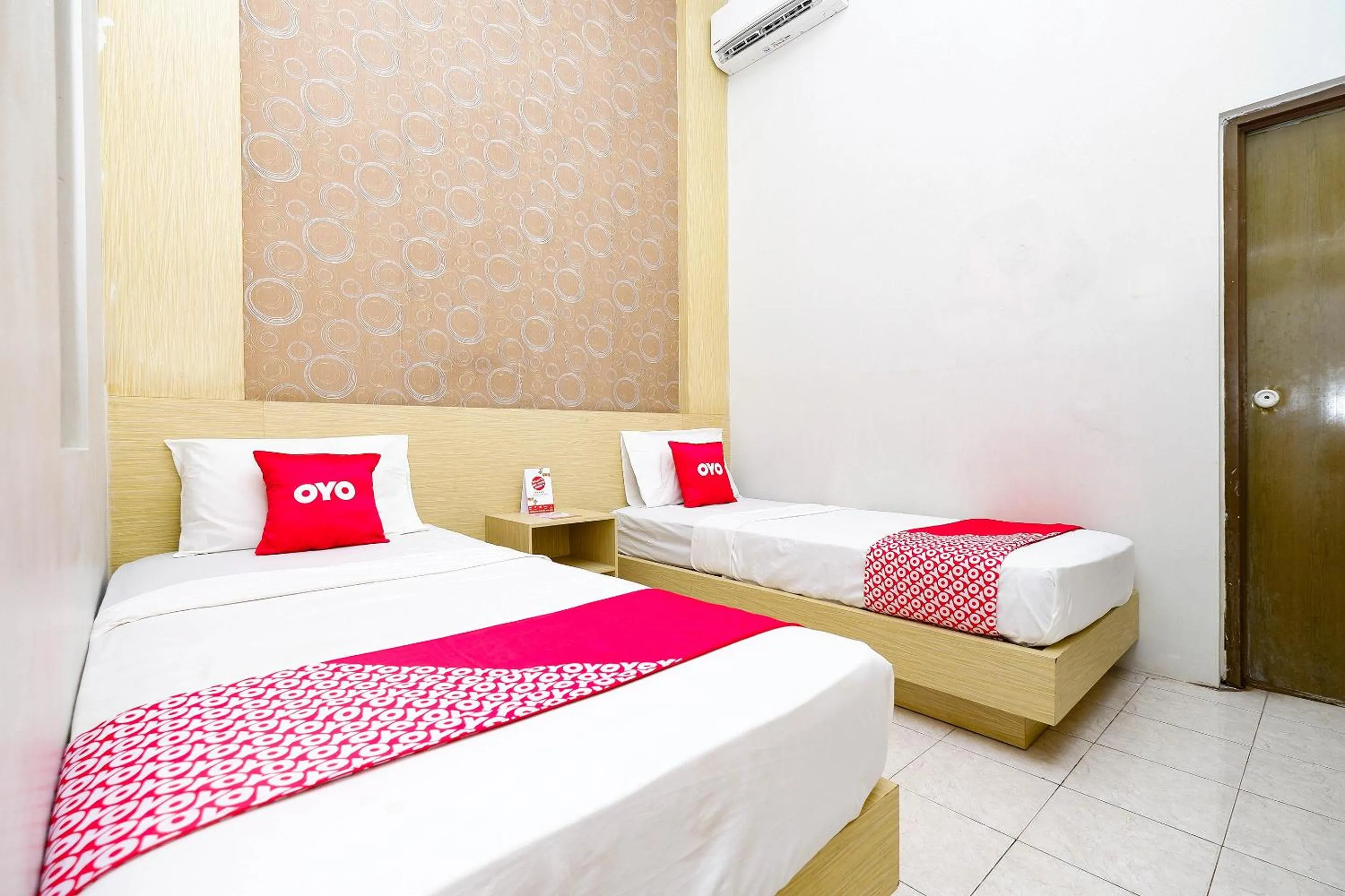 Delxue Twin Room in Super OYO 2436 Hotel Kencana