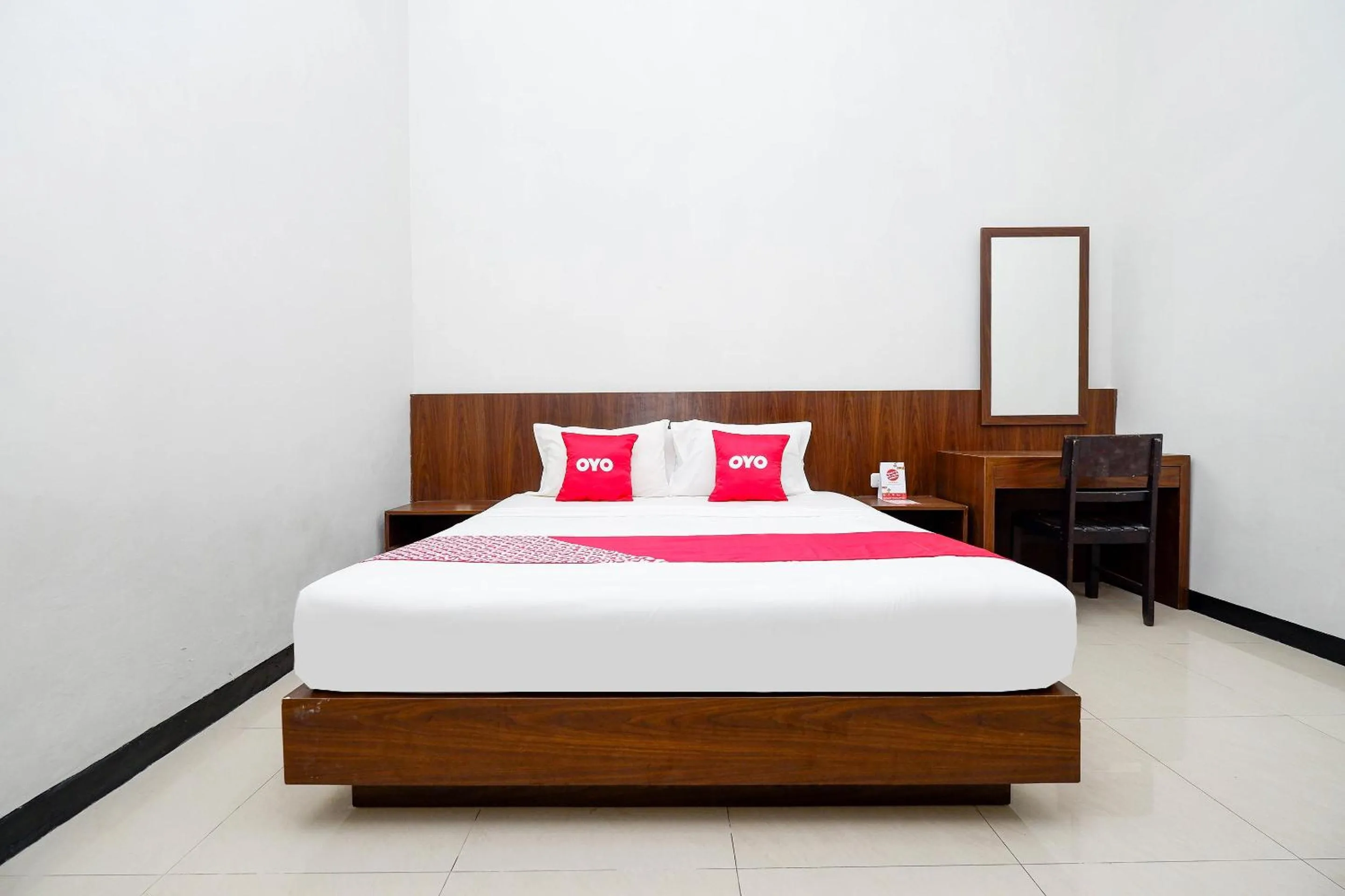 Bedroom in Super OYO 2436 Hotel Kencana