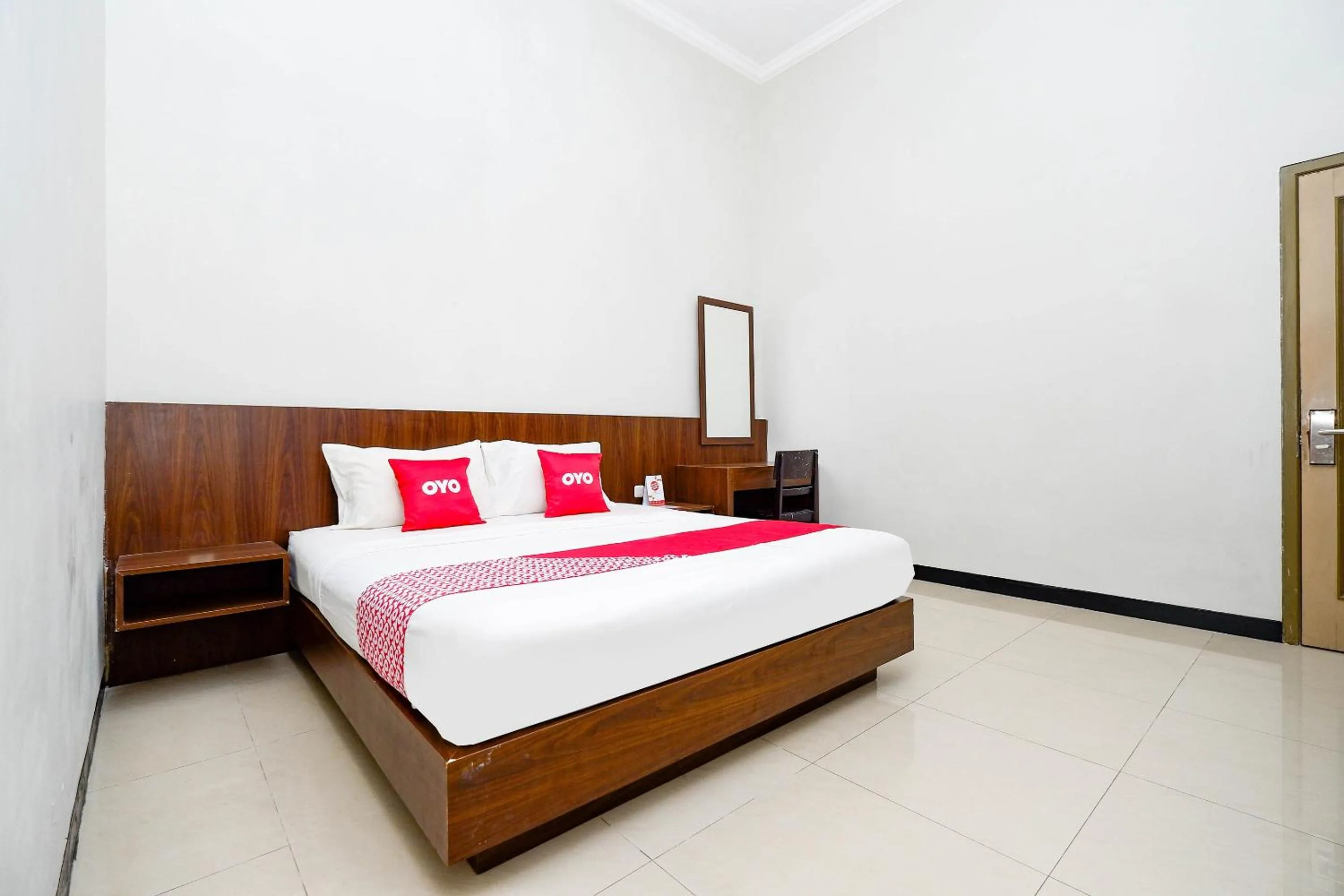 Bedroom in Super OYO 2436 Hotel Kencana