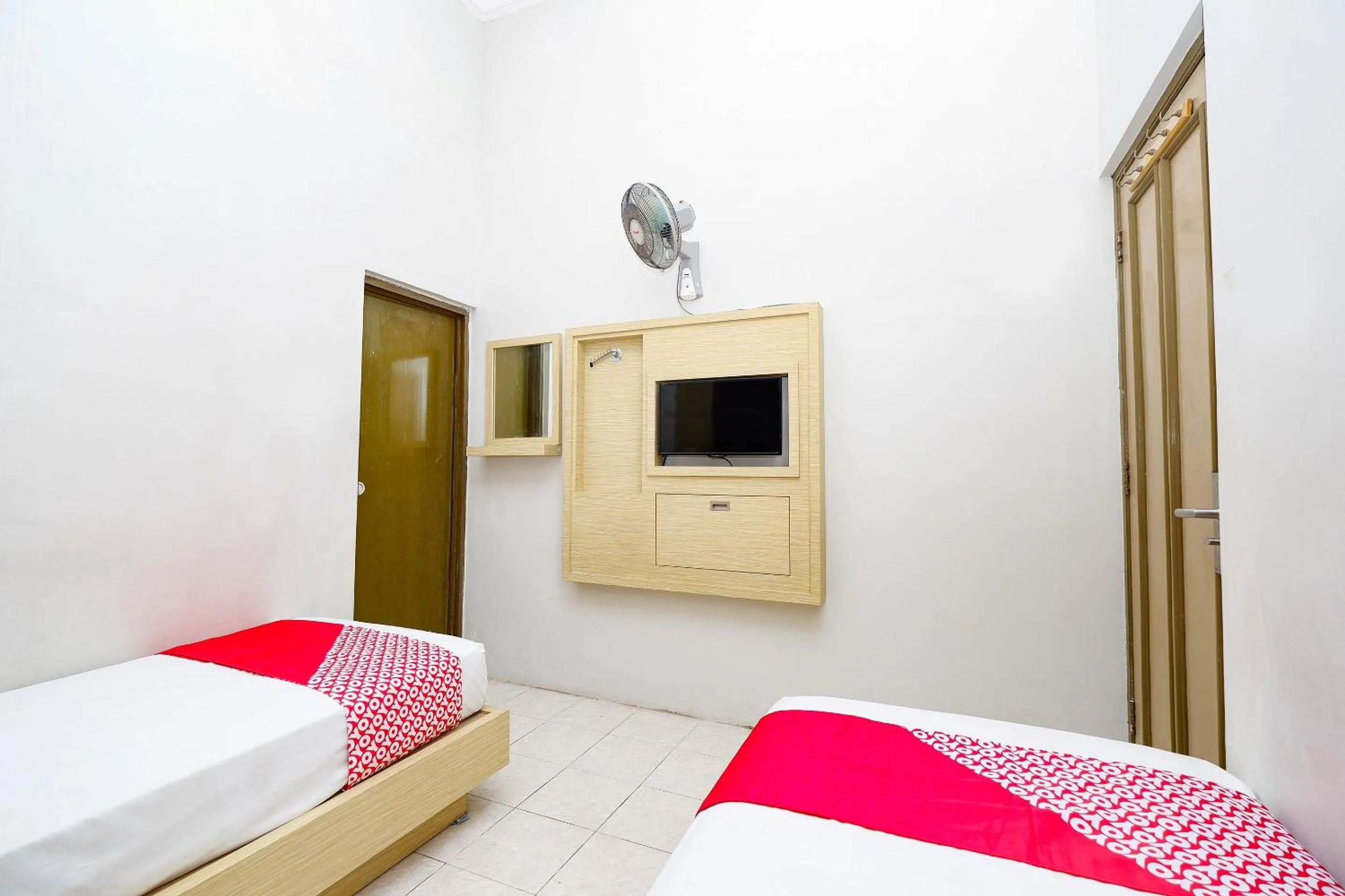 Bedroom in Super OYO 2436 Hotel Kencana