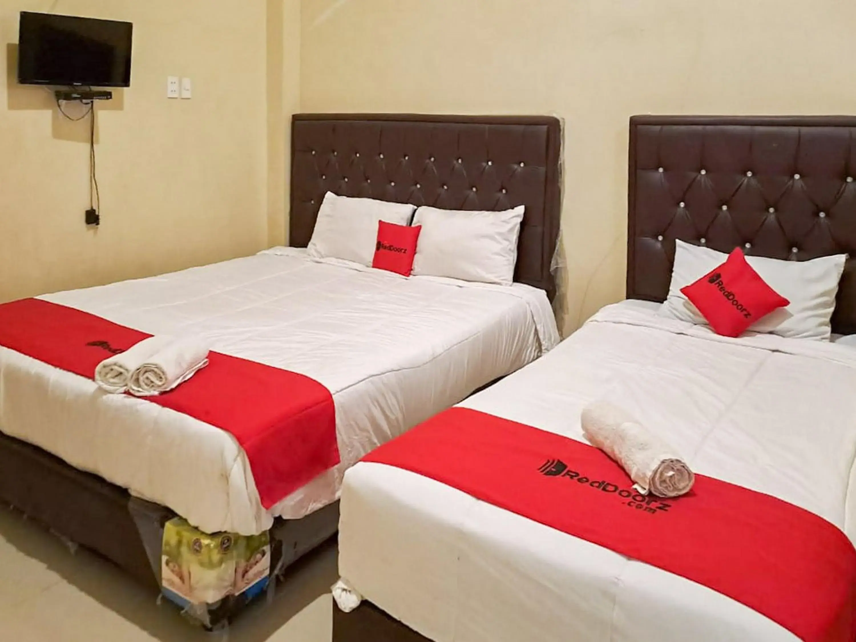 Standard Family Room in RedDoorz Syariah At Harley Hotel Sabang Standard Family Room in RedDoorz Syariah At Harley Hotel Sabang