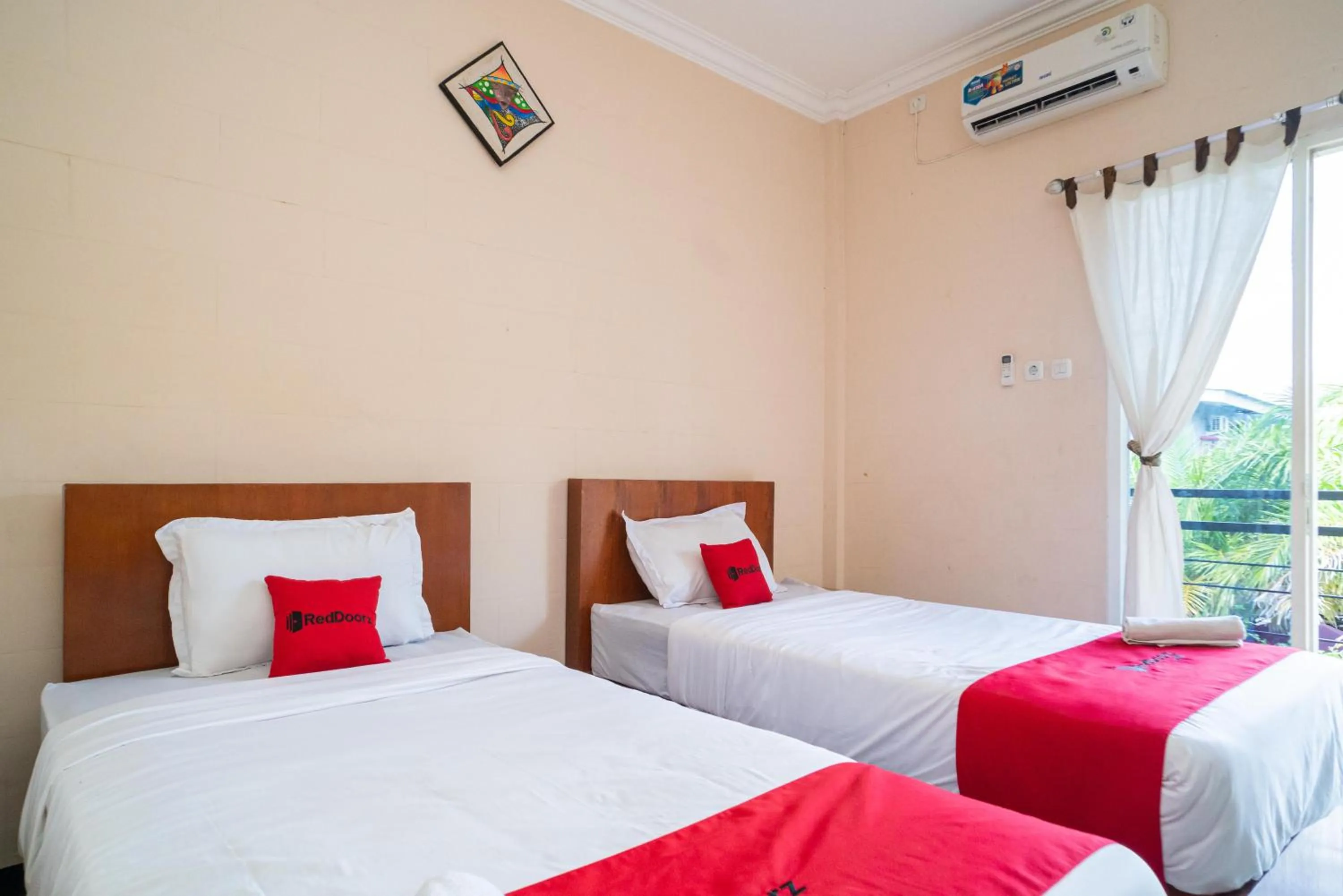 Bedroom, Bed in RedDoorz Plus Syariah At Lotus Hotel Bojonegoro