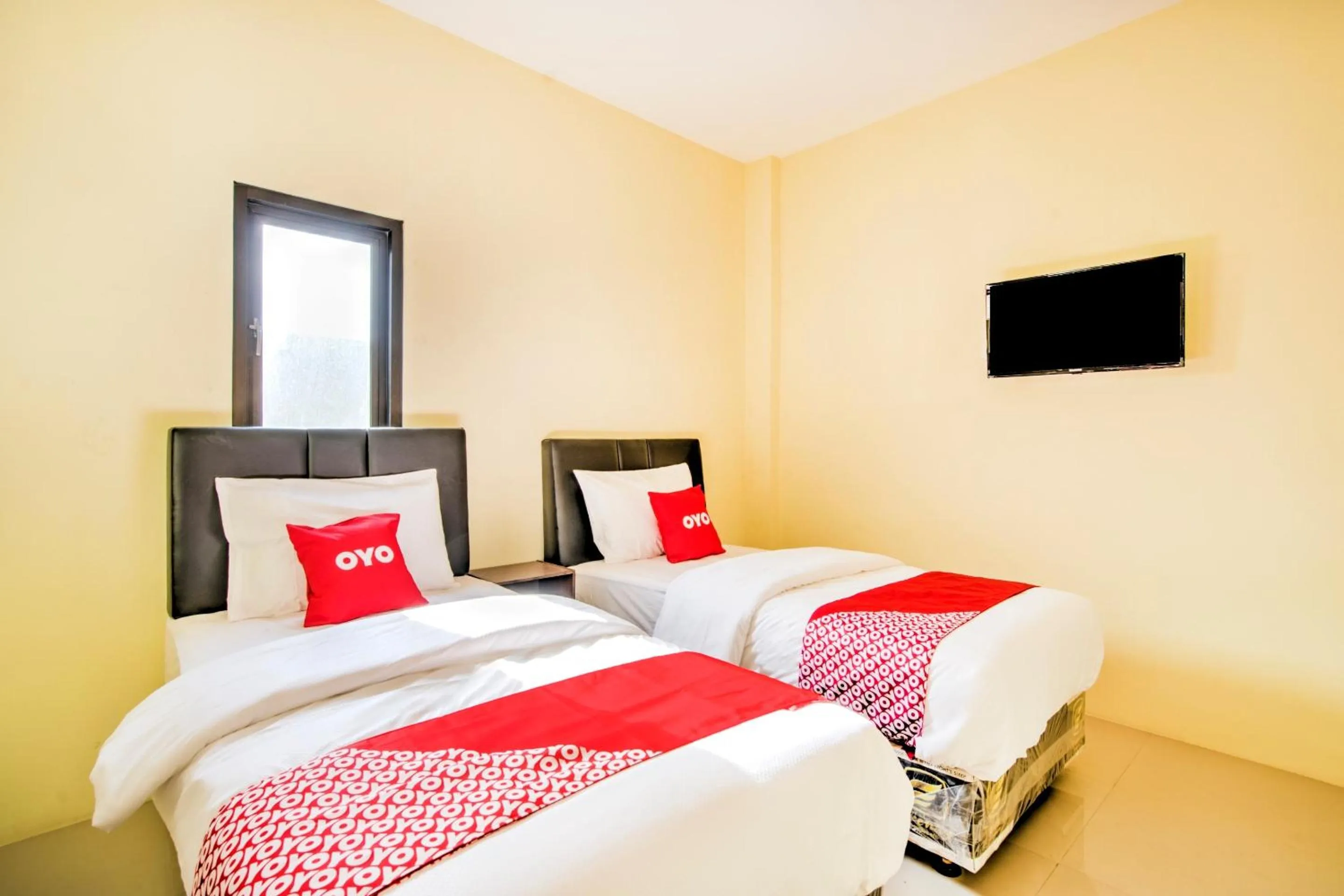 Bedroom, Bed in Hotel O Tebel 19