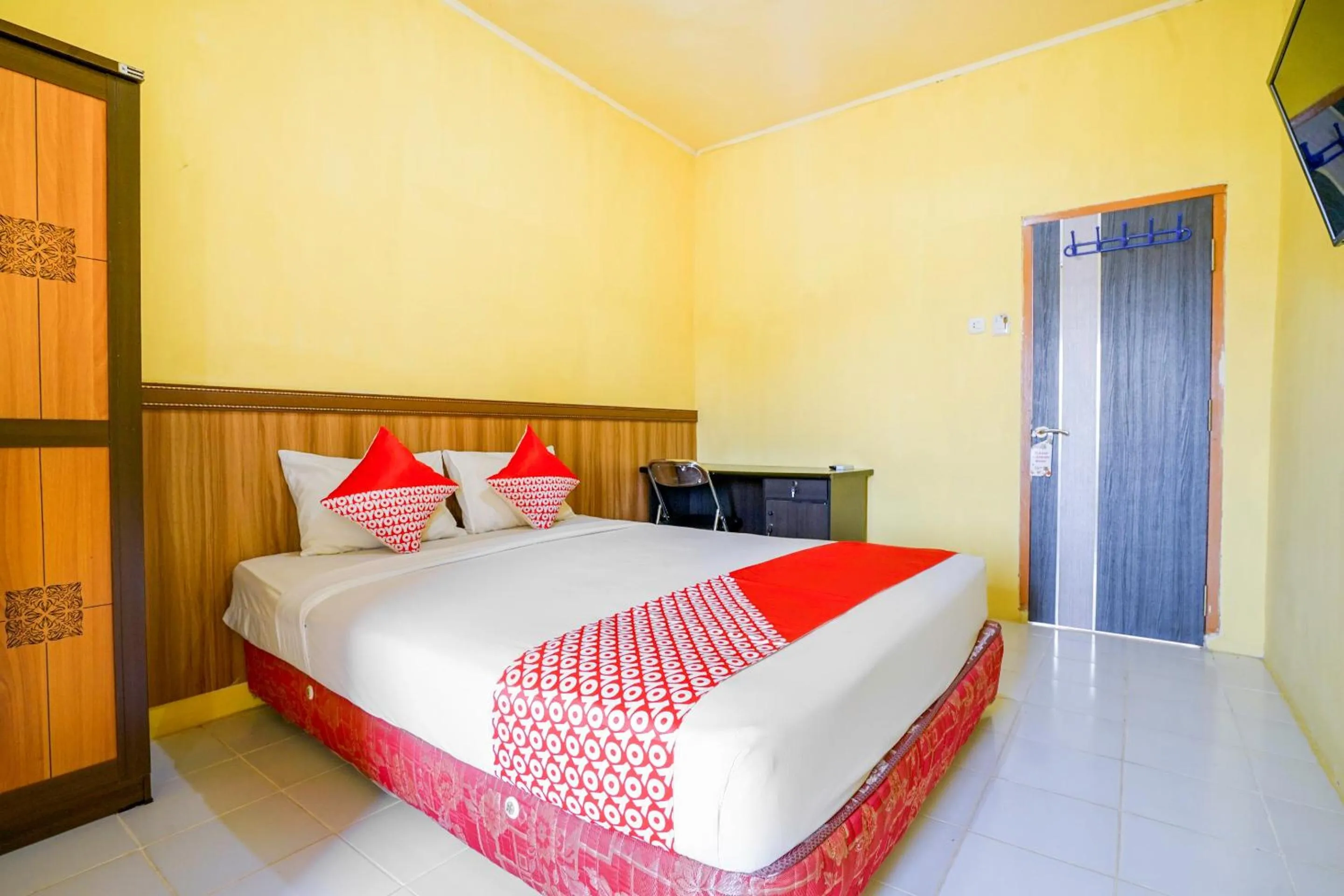 Bedroom, Bed in OYO Life 2502 Syariah Triantama Kost