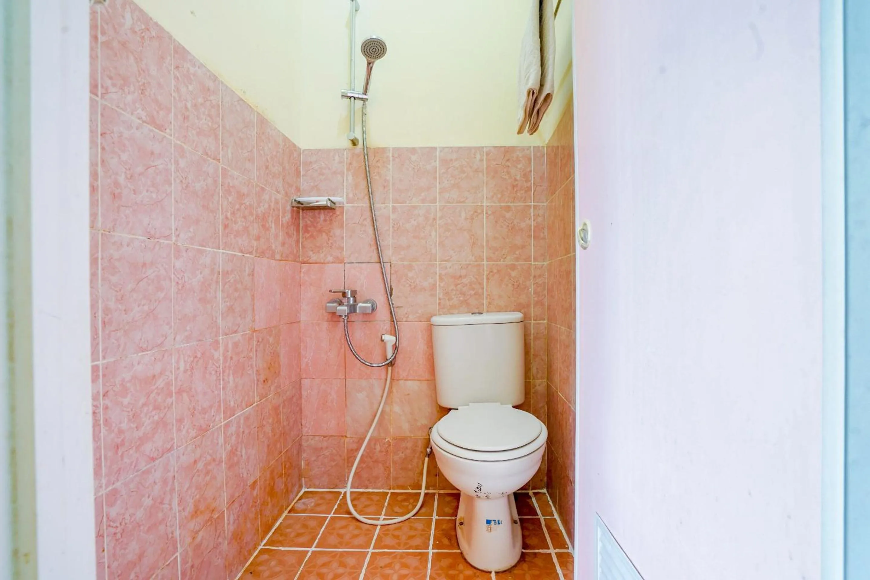 Bathroom in OYO Life 2502 Syariah Triantama Kost