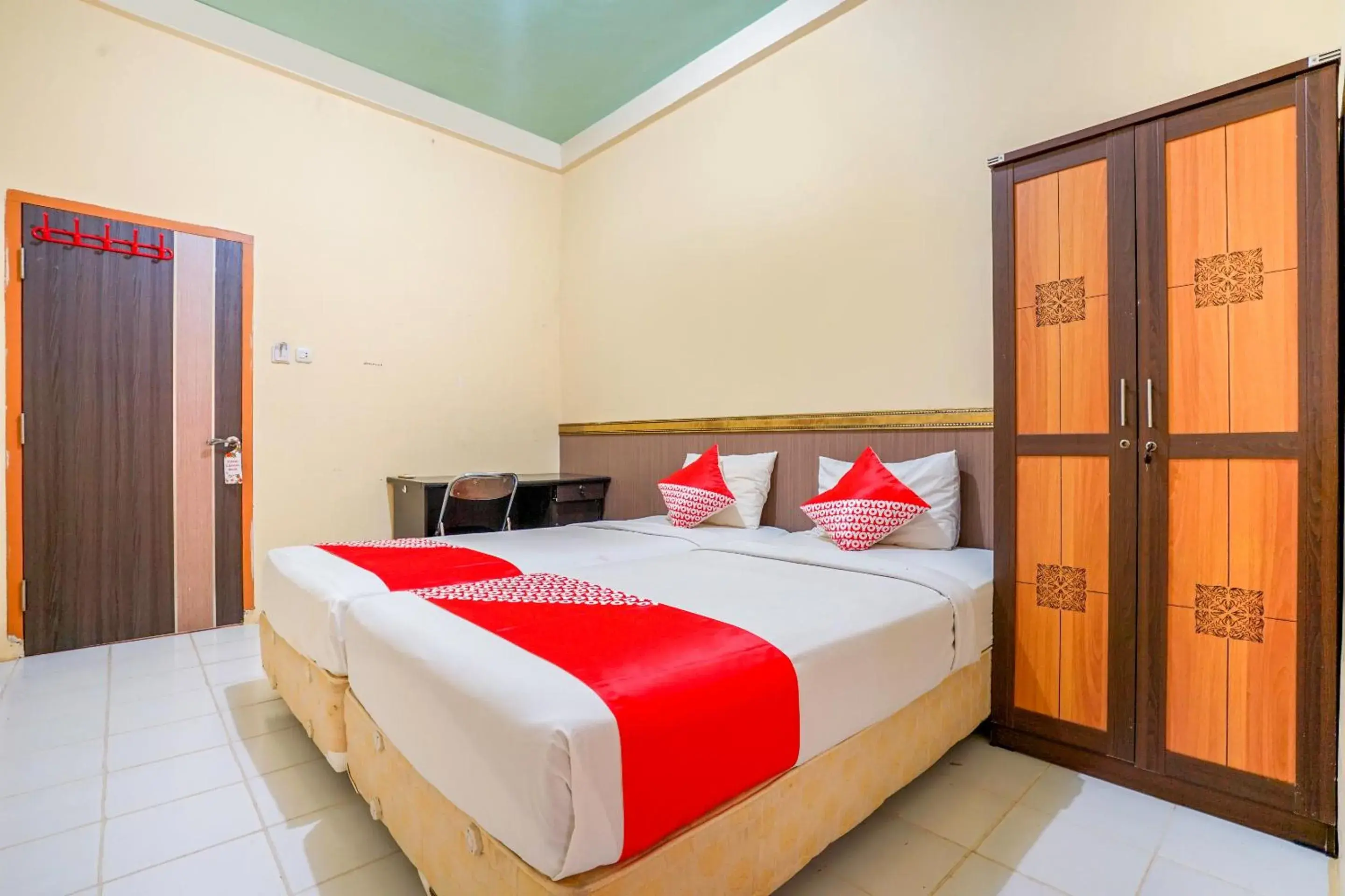 Standard Twin Room - single occupancy in OYO Life 2502 Syariah Triantama Kost Standard Twin Room - single occupancy in OYO Life 2502 Syariah Triantama Kost