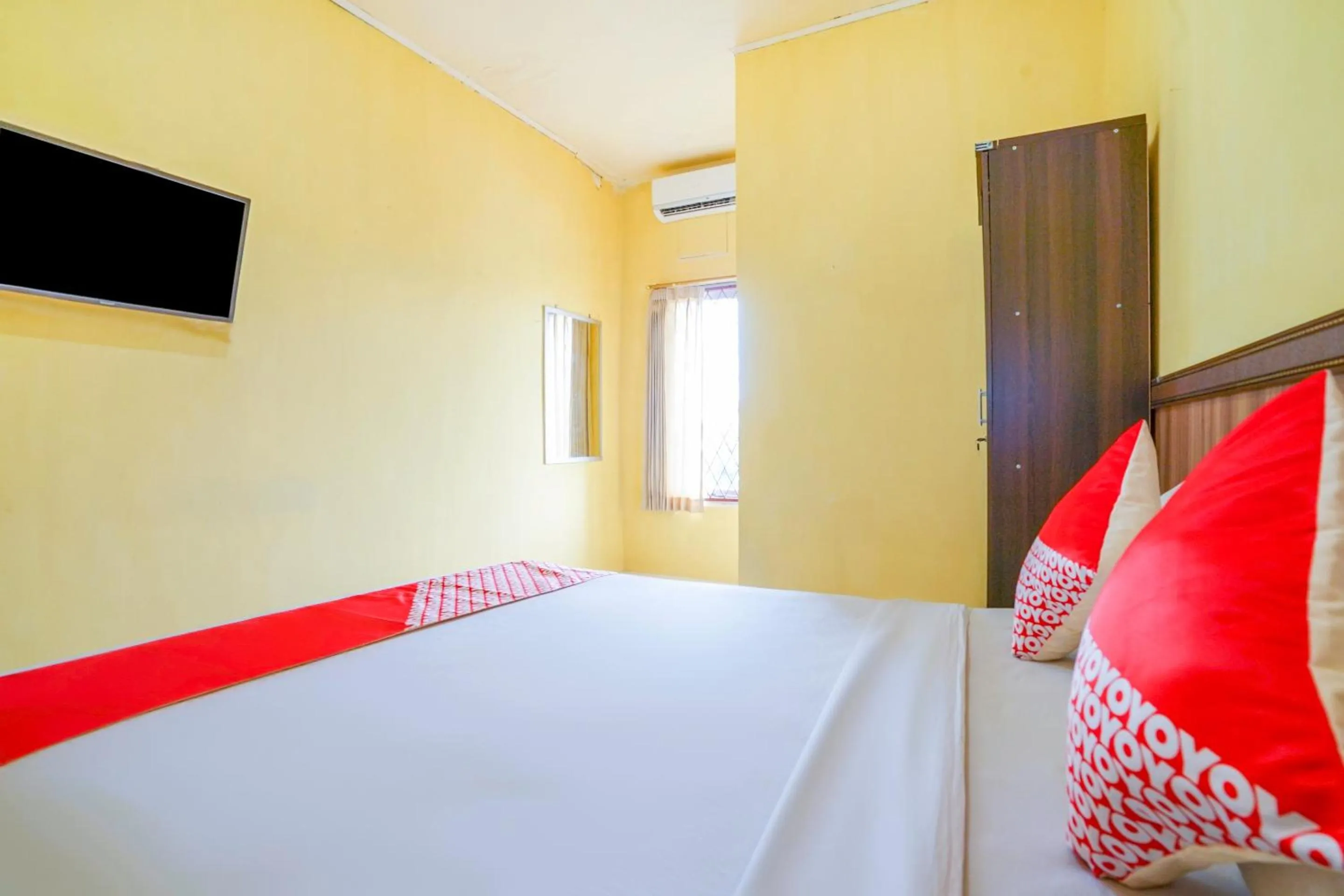Bedroom, Bed in OYO Life 2502 Syariah Triantama Kost
