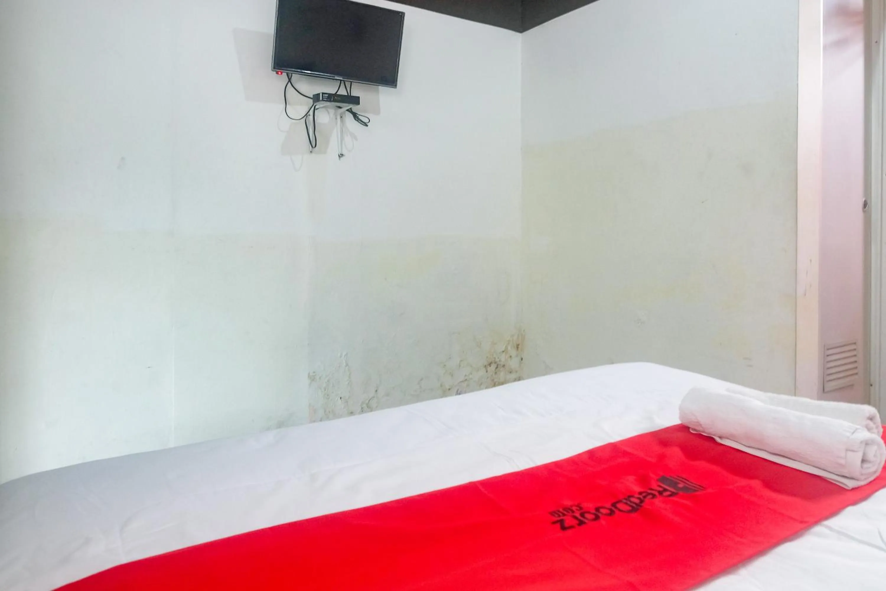 Bedroom, Bed in RedDoorz at Mayang Garini 2 Borobudur