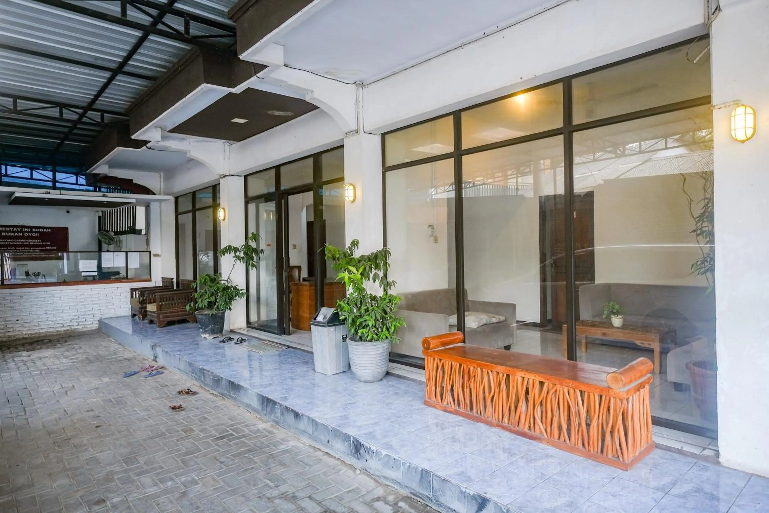 Lobby or reception in RedDoorz at Mayang Garini 2 Borobudur