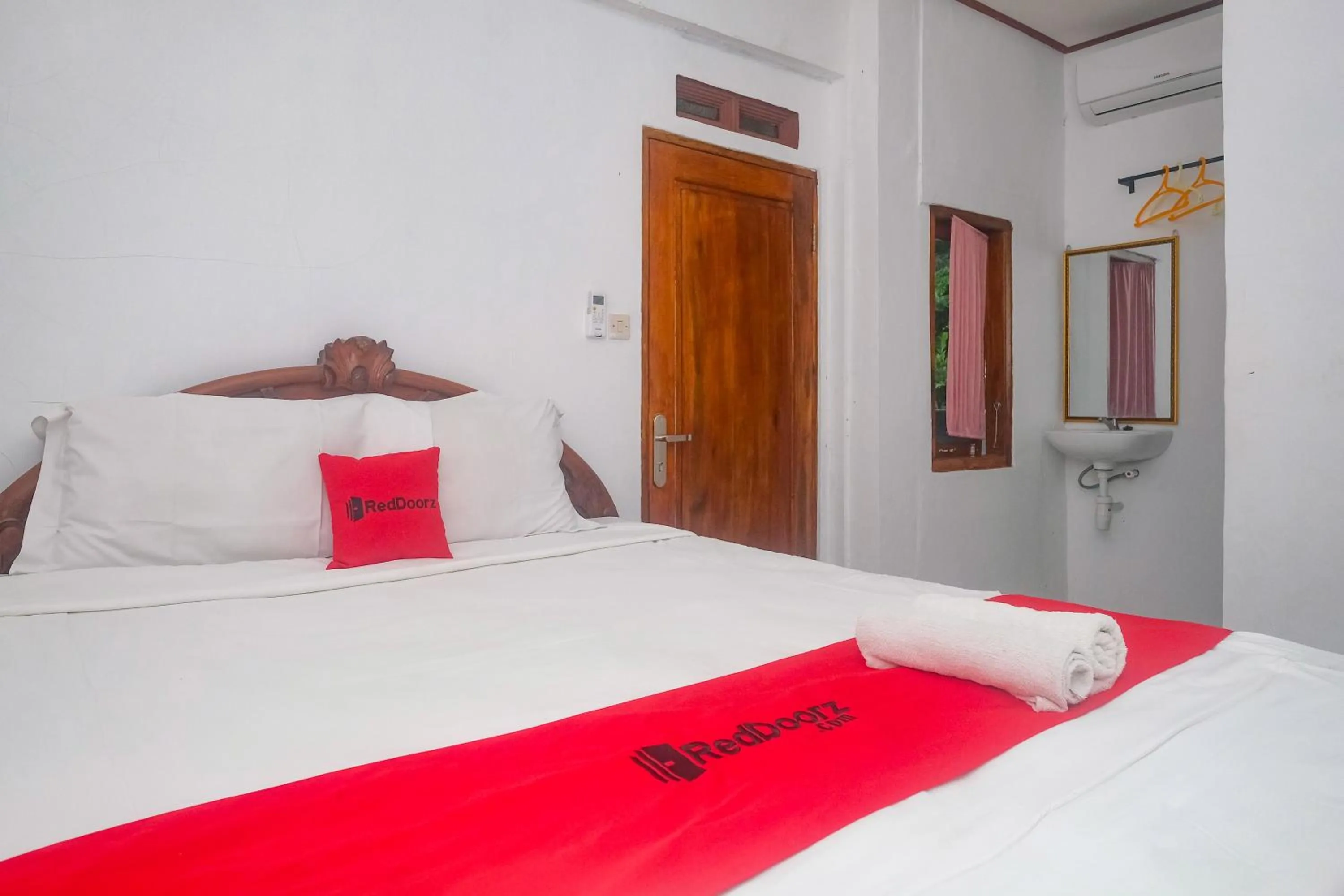 Bedroom, Bed in RedDoorz at Mayang Garini 2 Borobudur
