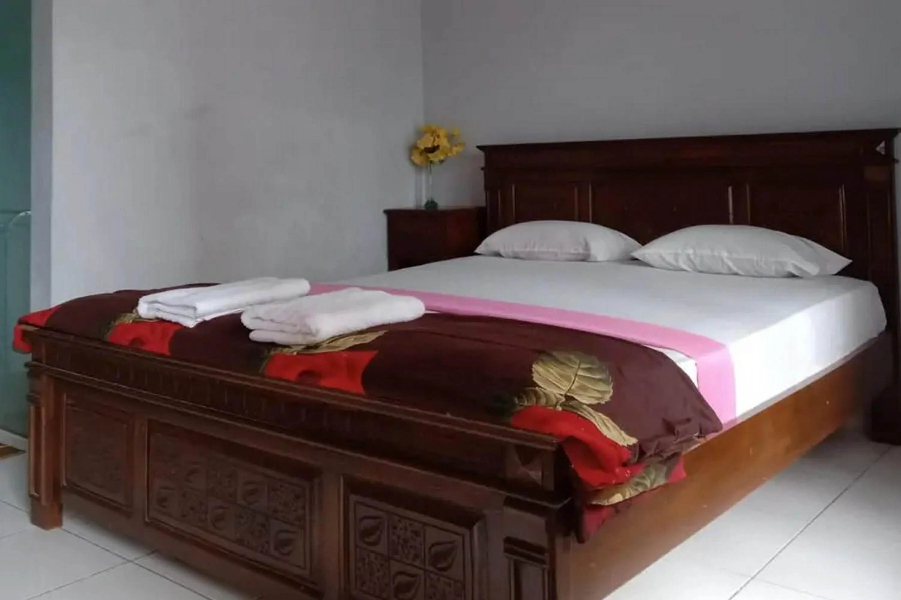 Bed in Puri Karimunjawa RedPartner