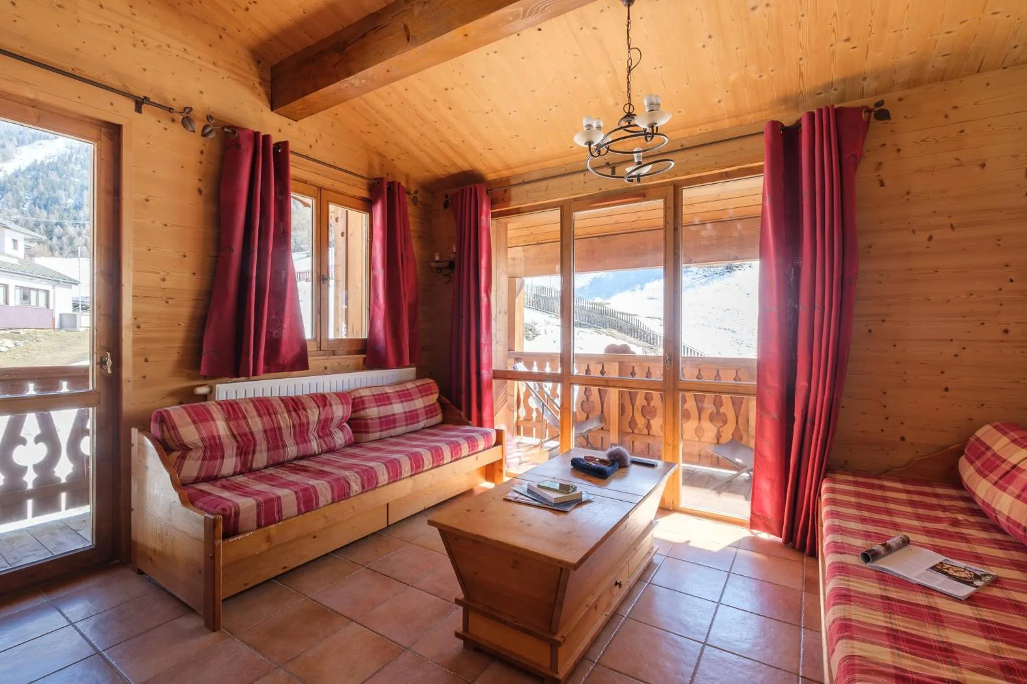 Living room, Bed in Résidence Les Balcons de Val Cenis Village