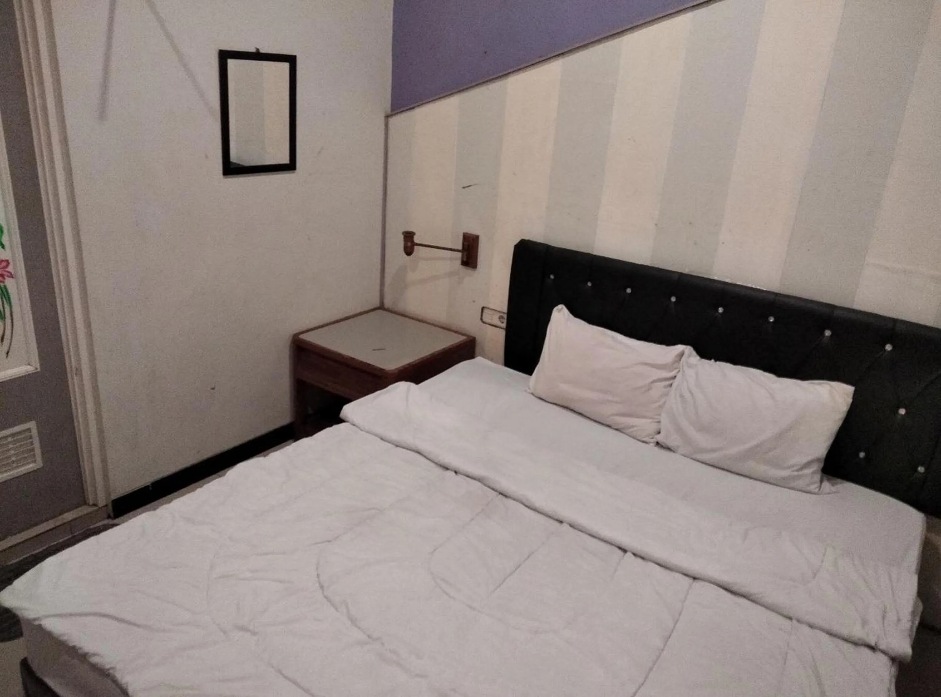 Bed in Gangnam Style Residence Mitra RedDoorz near MERR Surabaya