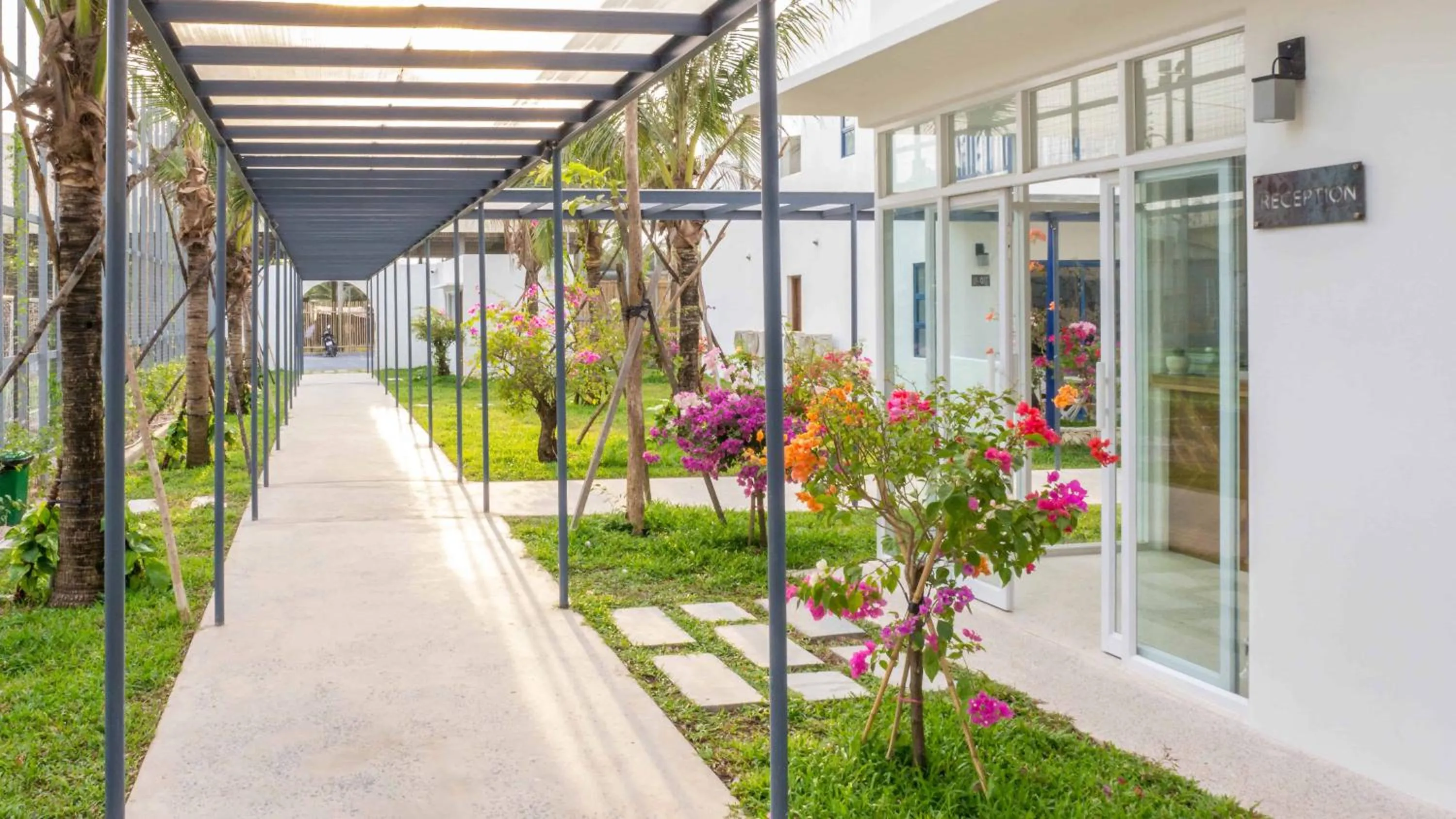 Facade/entrance in The B Resort